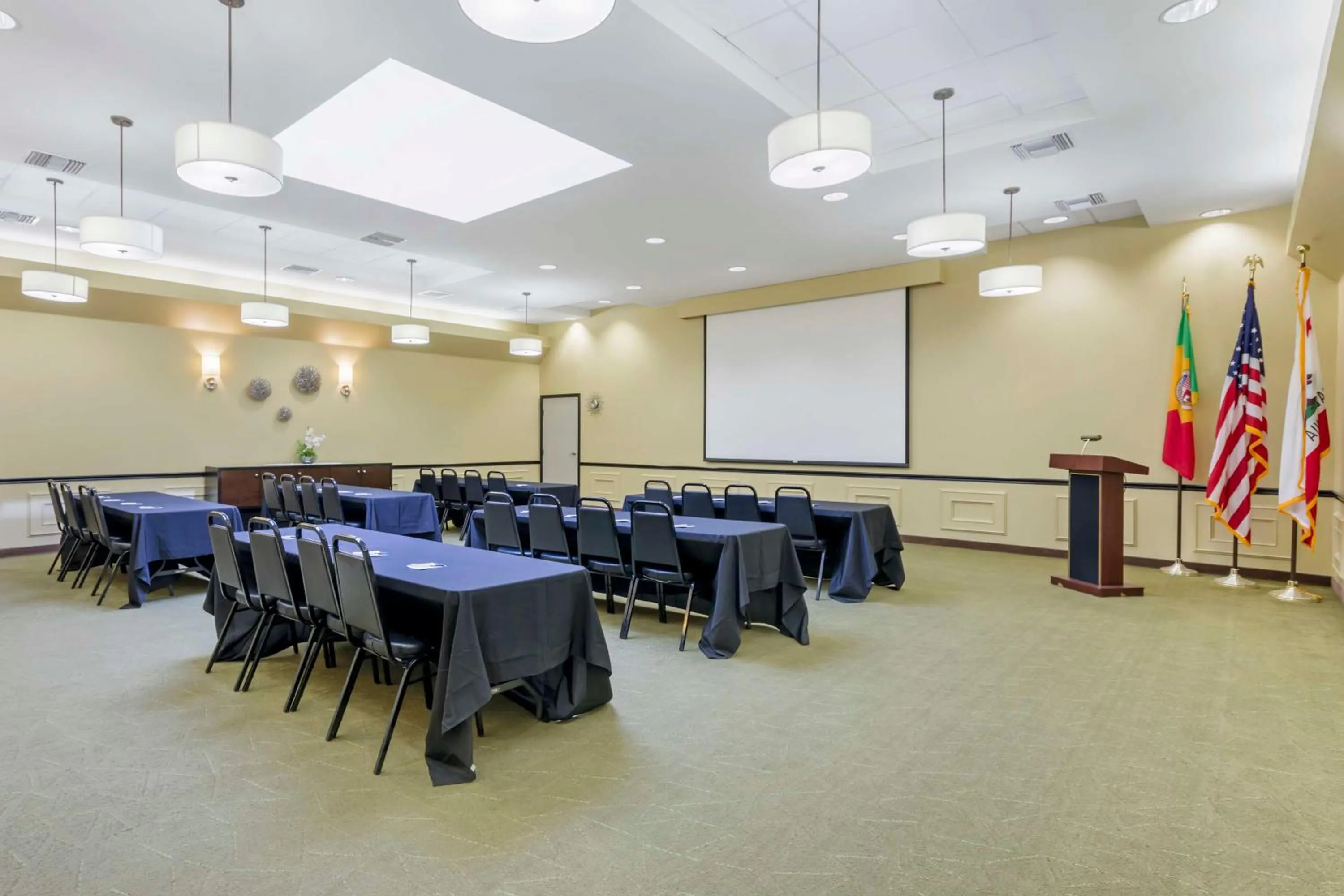 Meeting/conference room in Best Western Canoga Park Motor Inn
