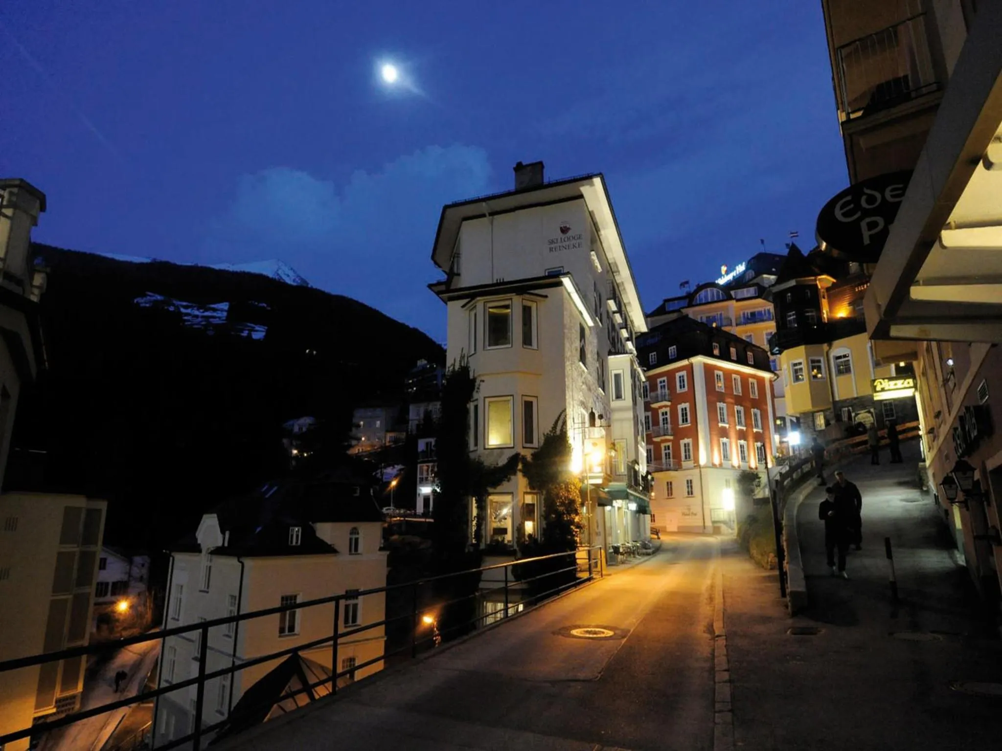 Facade/entrance in Ski Lodge Reineke