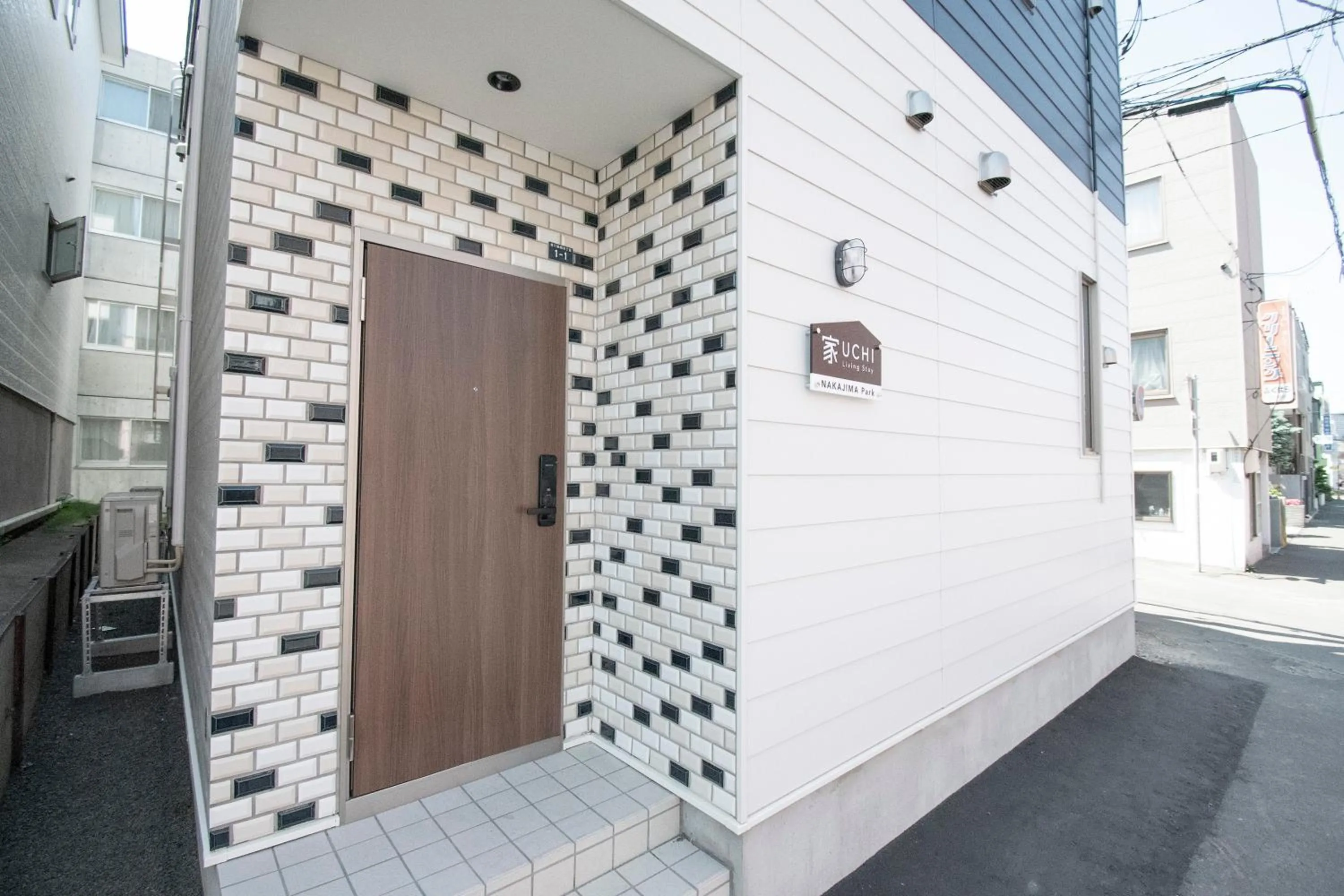 Facade/entrance in UCHI Living stay NAKAJIMA park