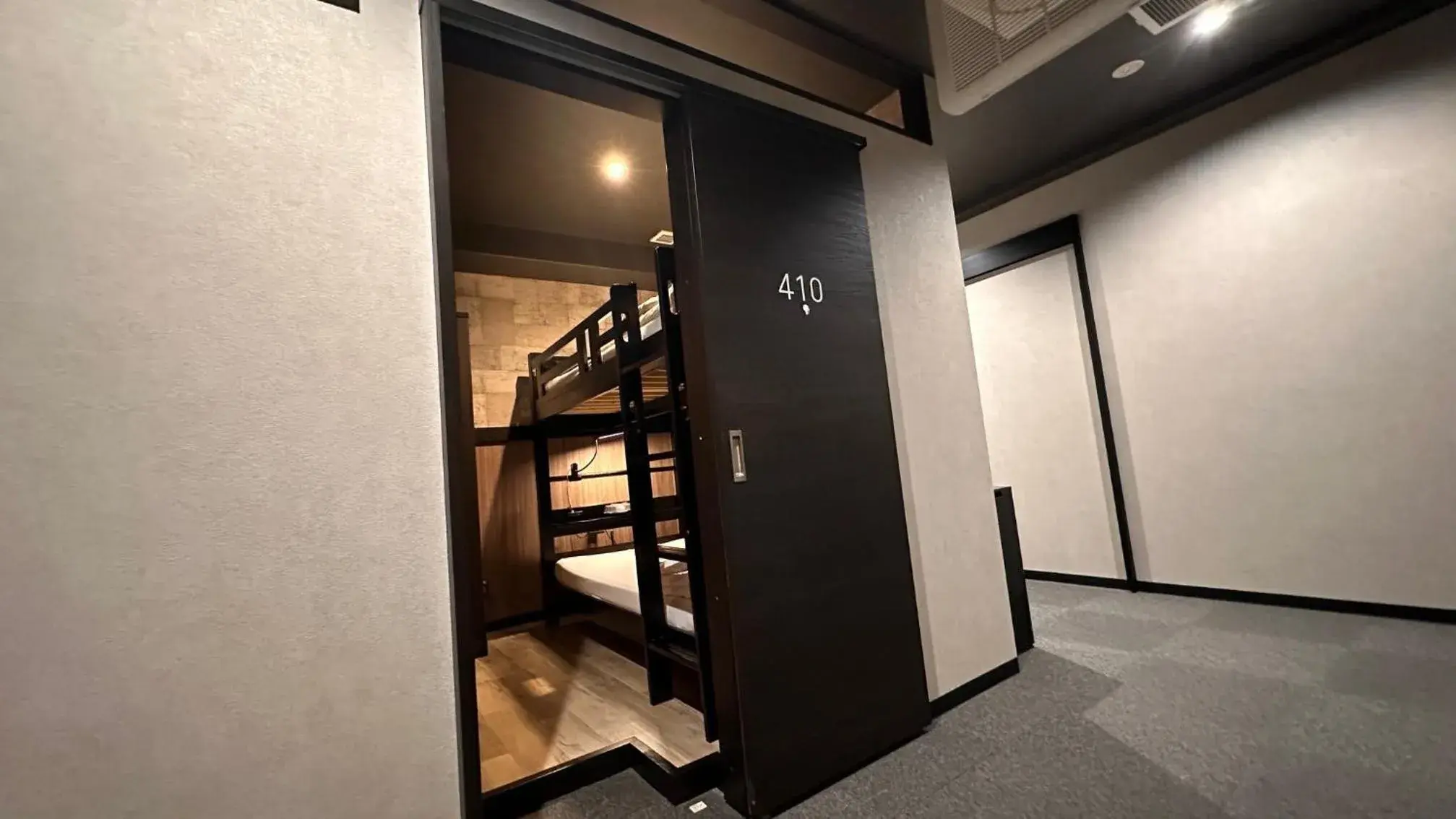 bunk bed in Hotel Capsule Inn Shizuoka bunk bed in Hotel Capsule Inn Shizuoka