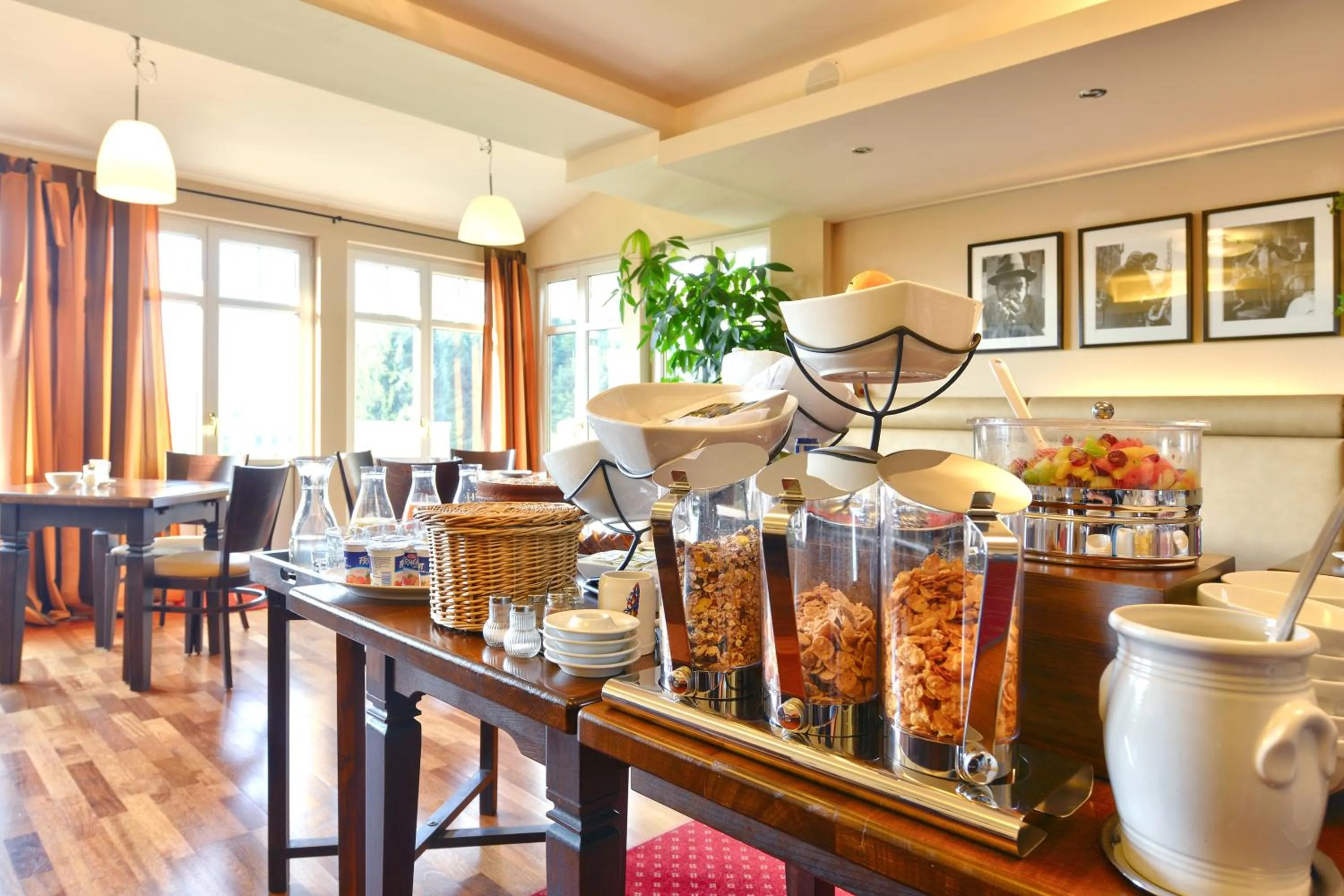 Restaurant/places to eat in Hotel Auf Wolke 8