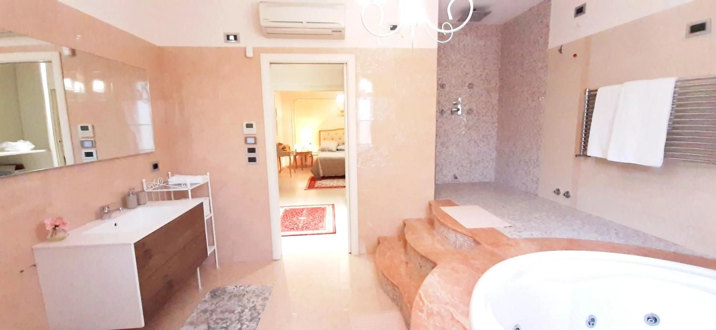 Shower in Villa Arya