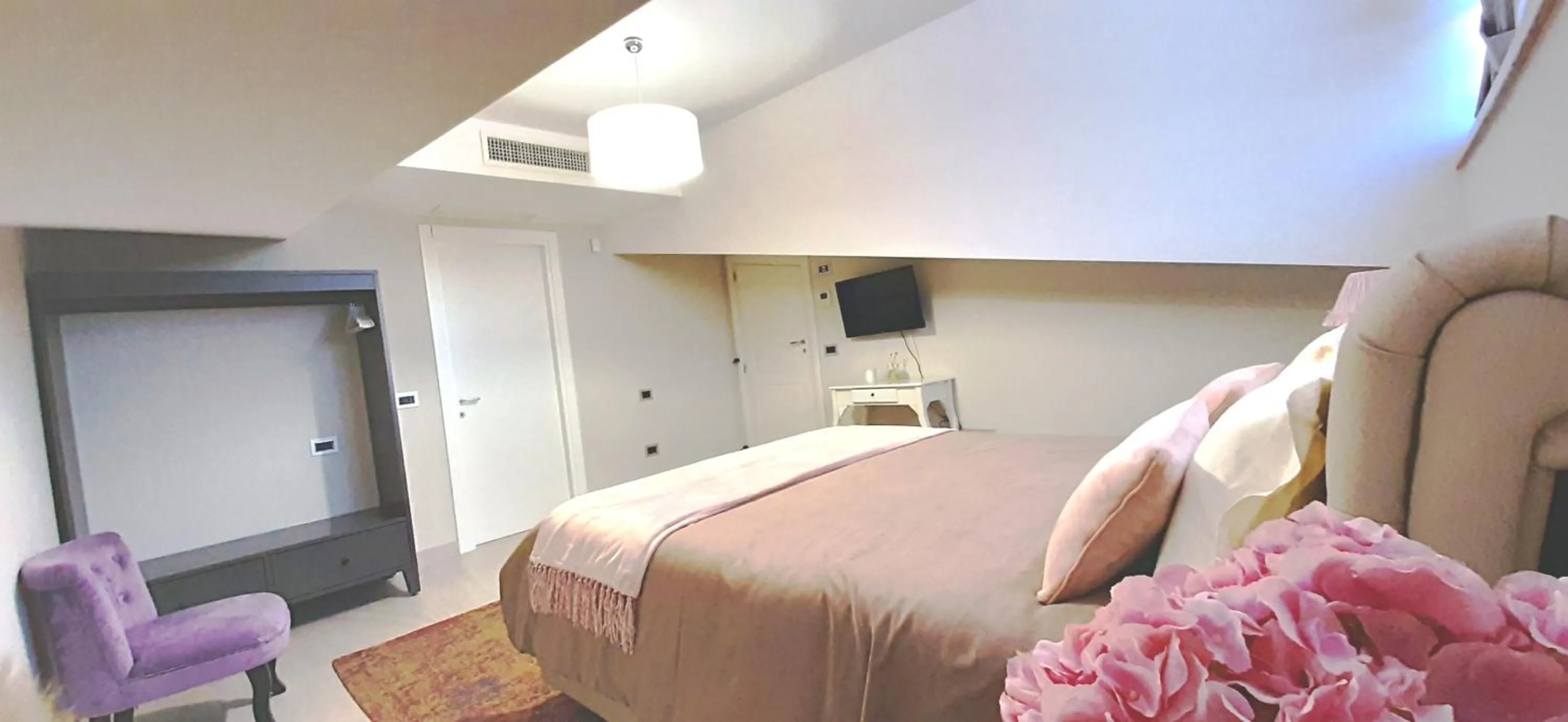 Photo of the whole room, Bed in Villa Arya