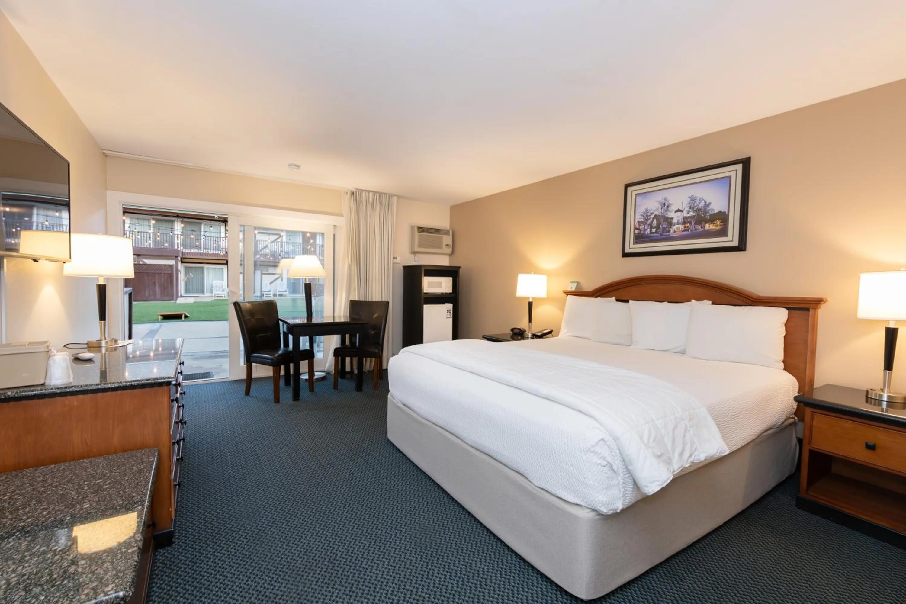 Patio, Bed in Pea Soup Andersen's Inn