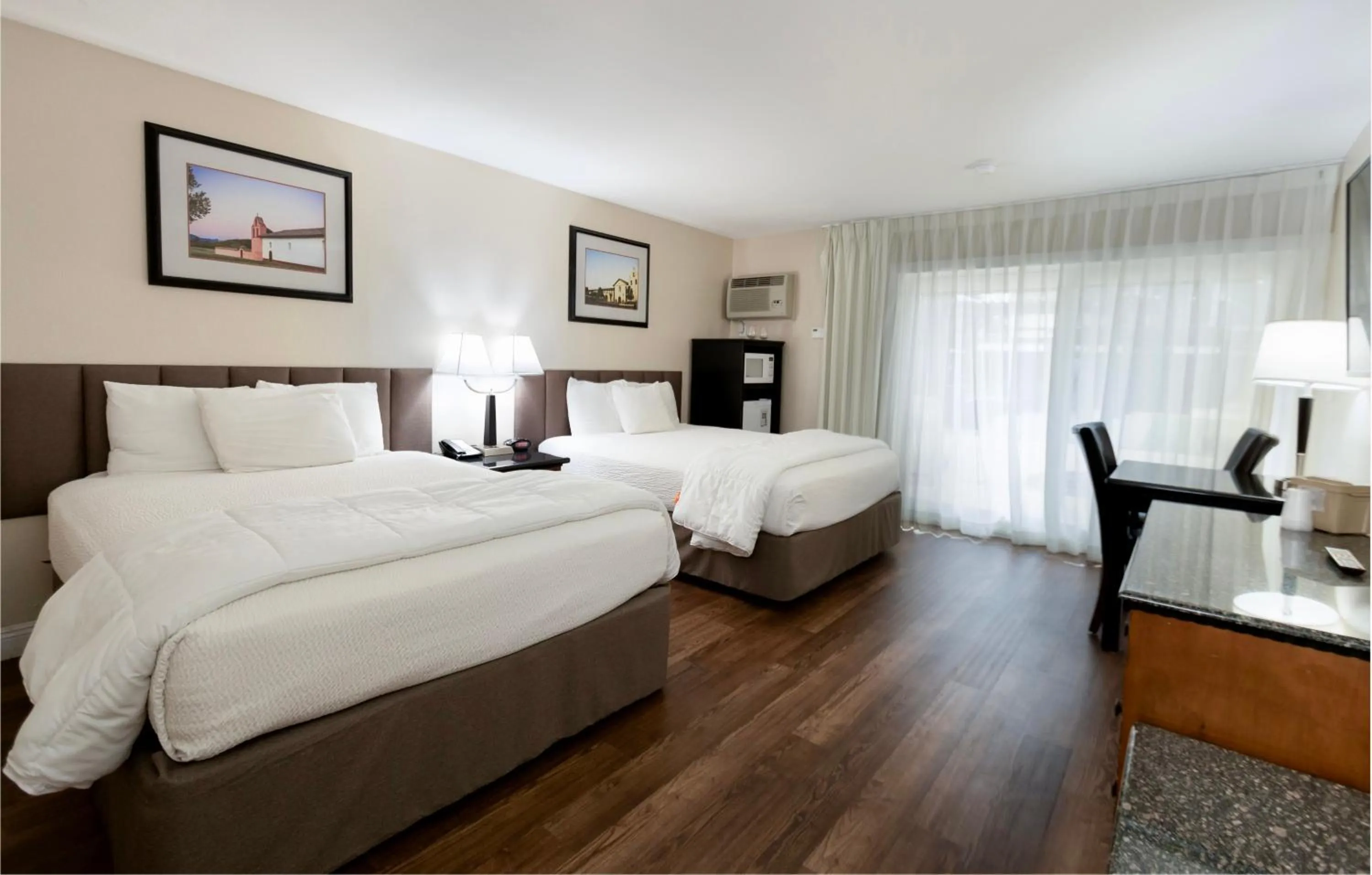 Bedroom, Bed in Pea Soup Andersen's Inn