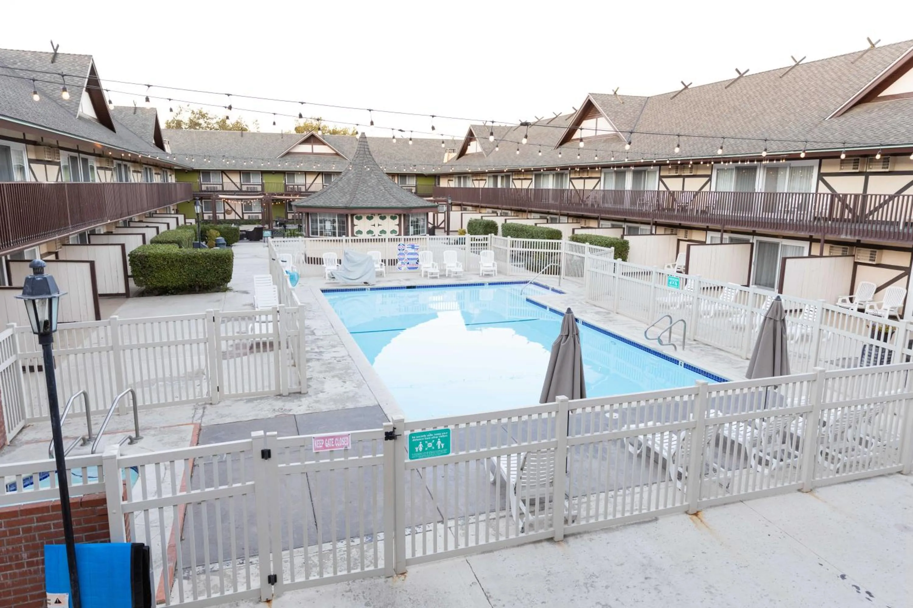 Swimming pool in Pea Soup Andersen's Inn