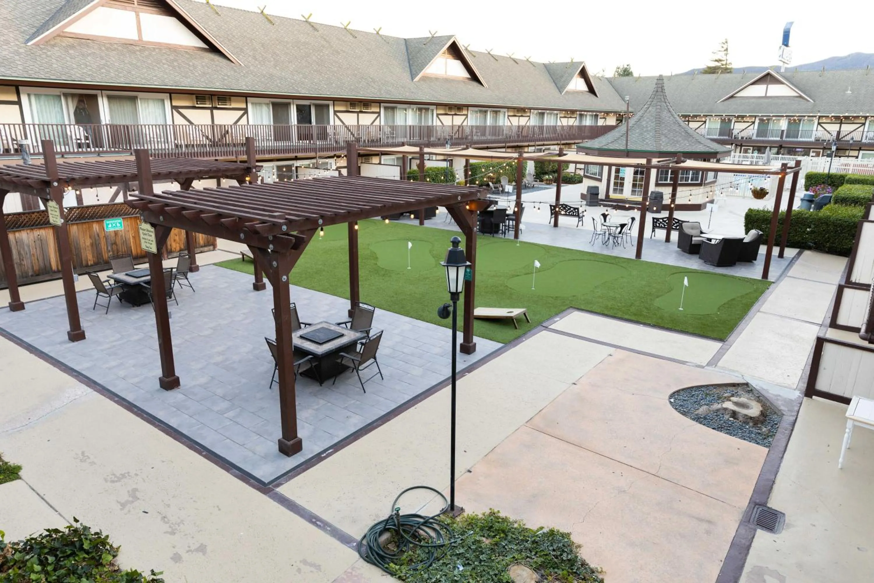 Property building in Pea Soup Andersen's Inn