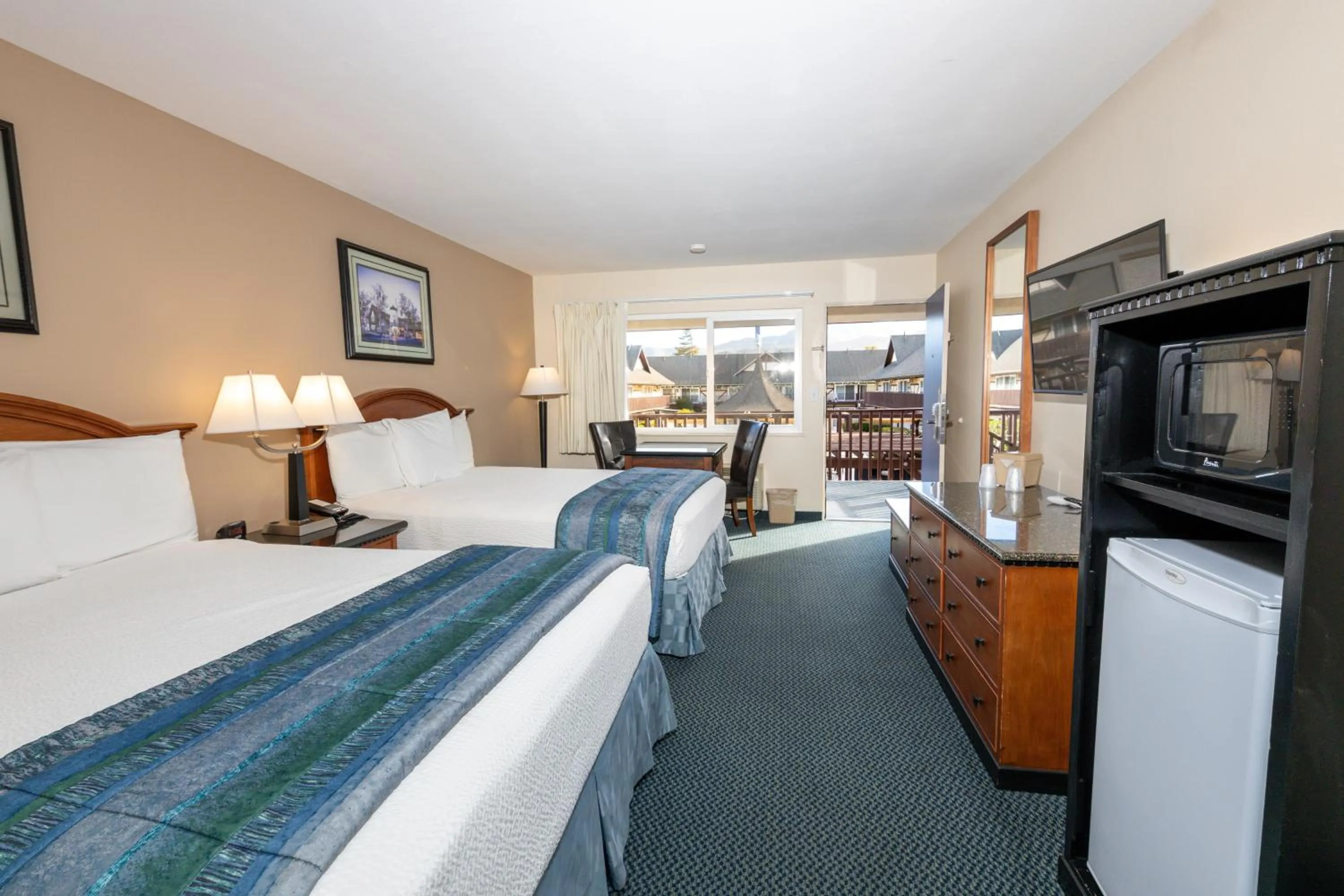 Mountain view, Bed in Pea Soup Andersen's Inn