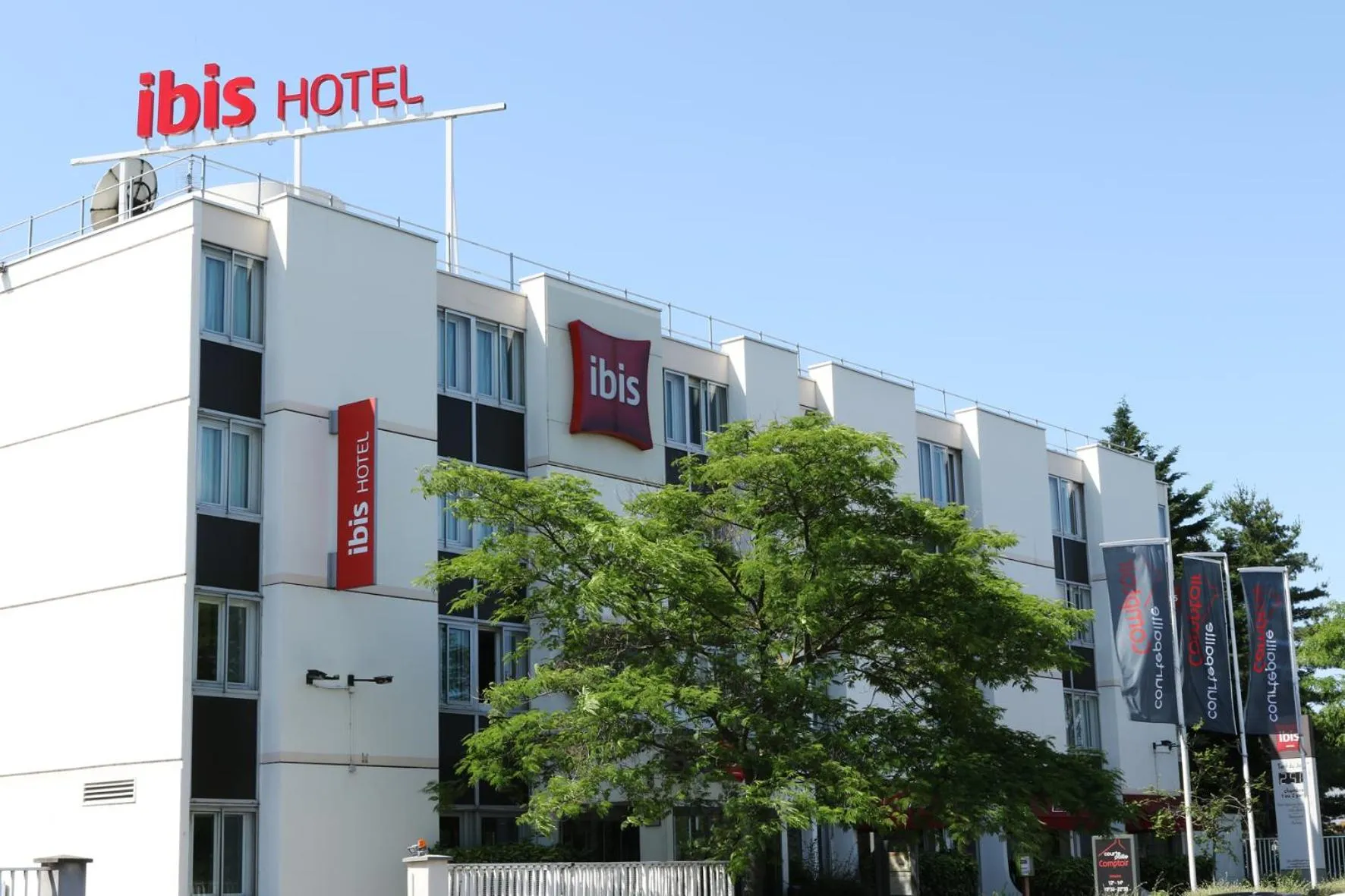 Property building in ibis Saint-Denis Stade Ouest