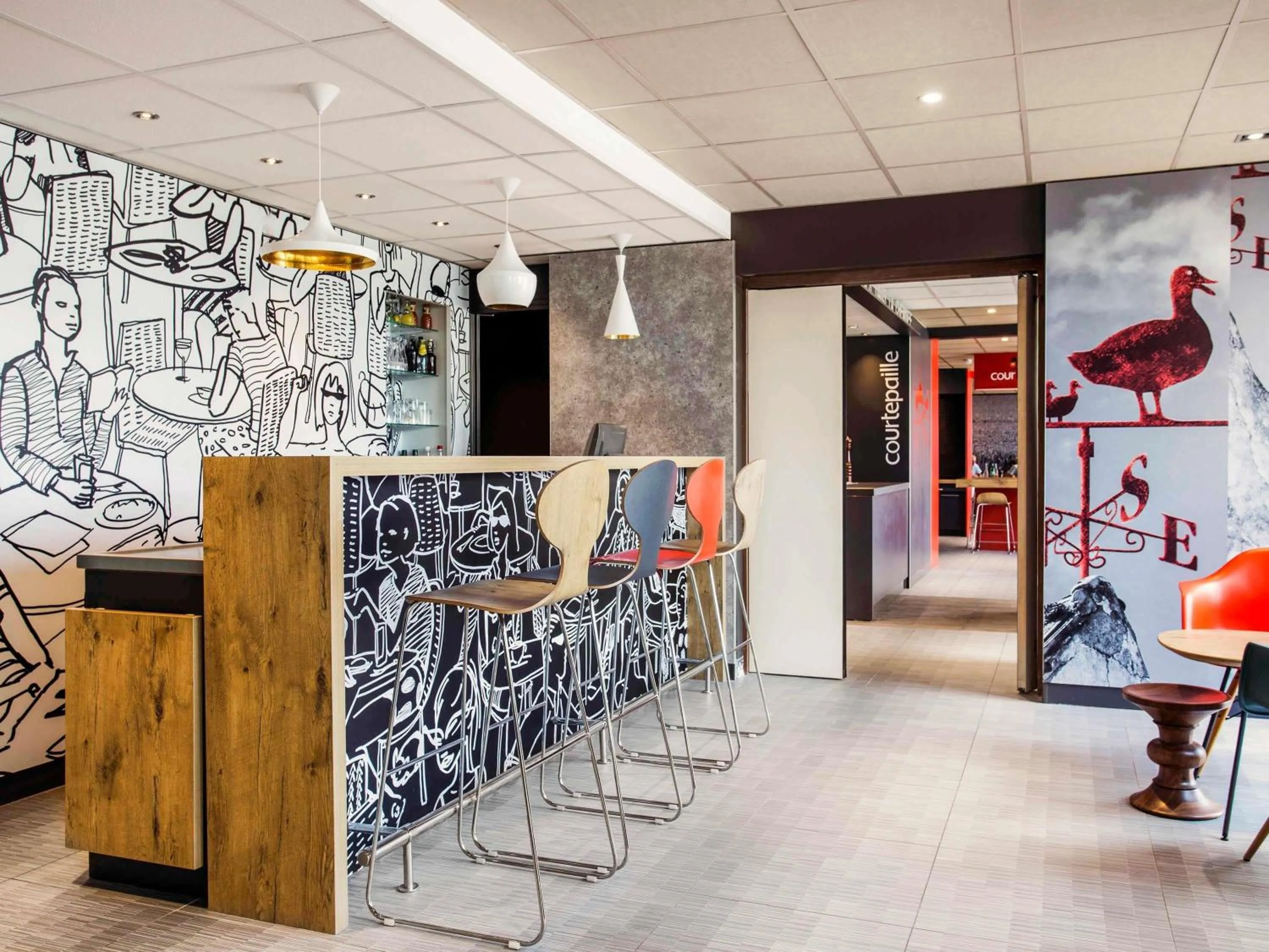 Lounge or bar in ibis Saint-Denis Stade Ouest