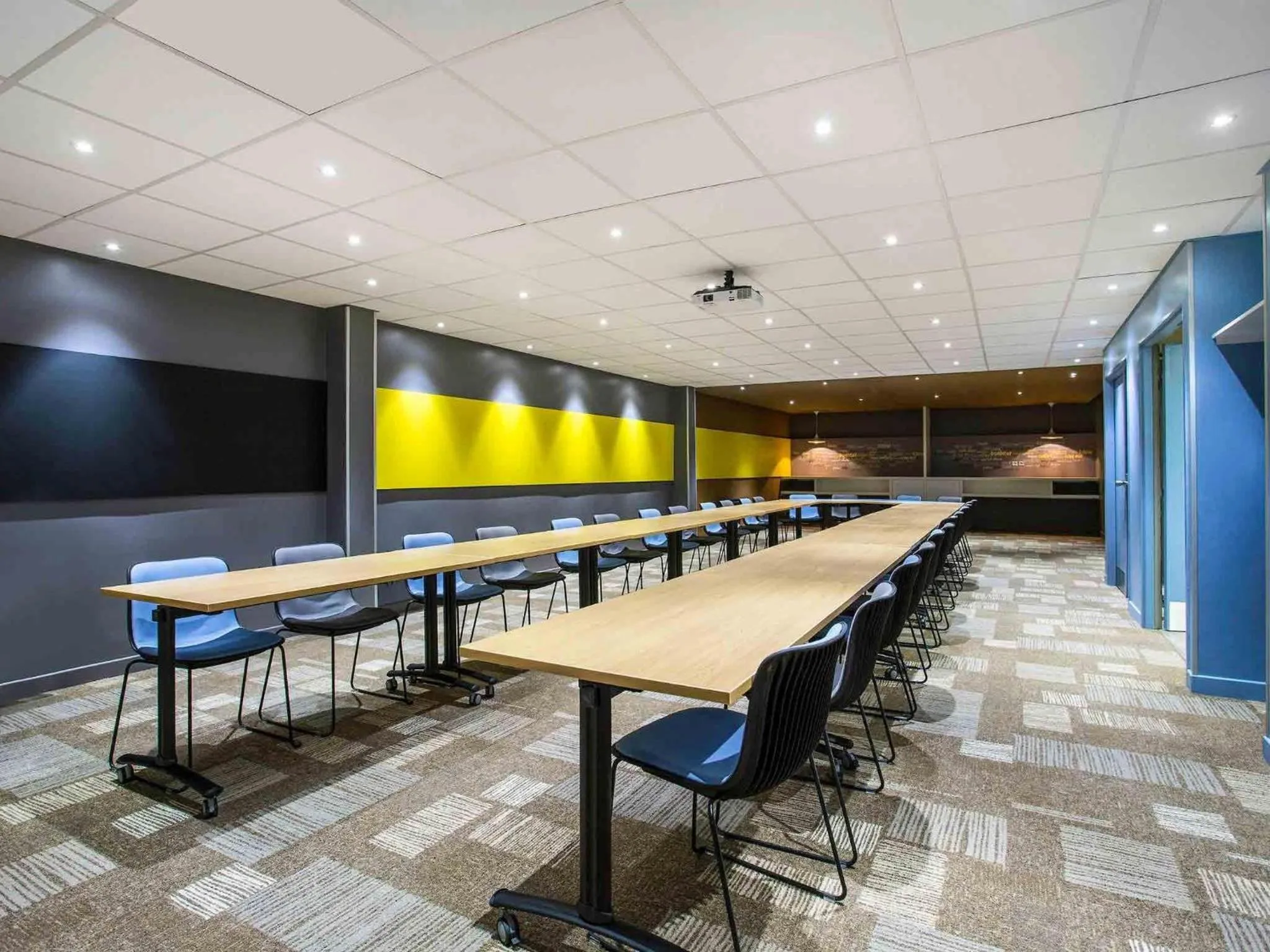 Meeting/conference room in ibis Saint-Denis Stade Ouest