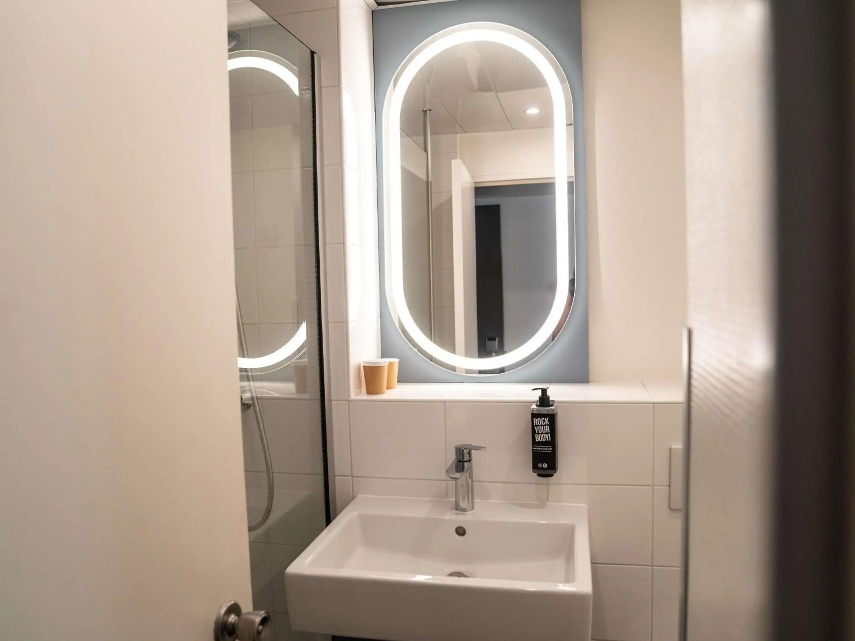 Bedroom in ibis Saint-Denis Stade Ouest Bedroom in ibis Saint-Denis Stade Ouest