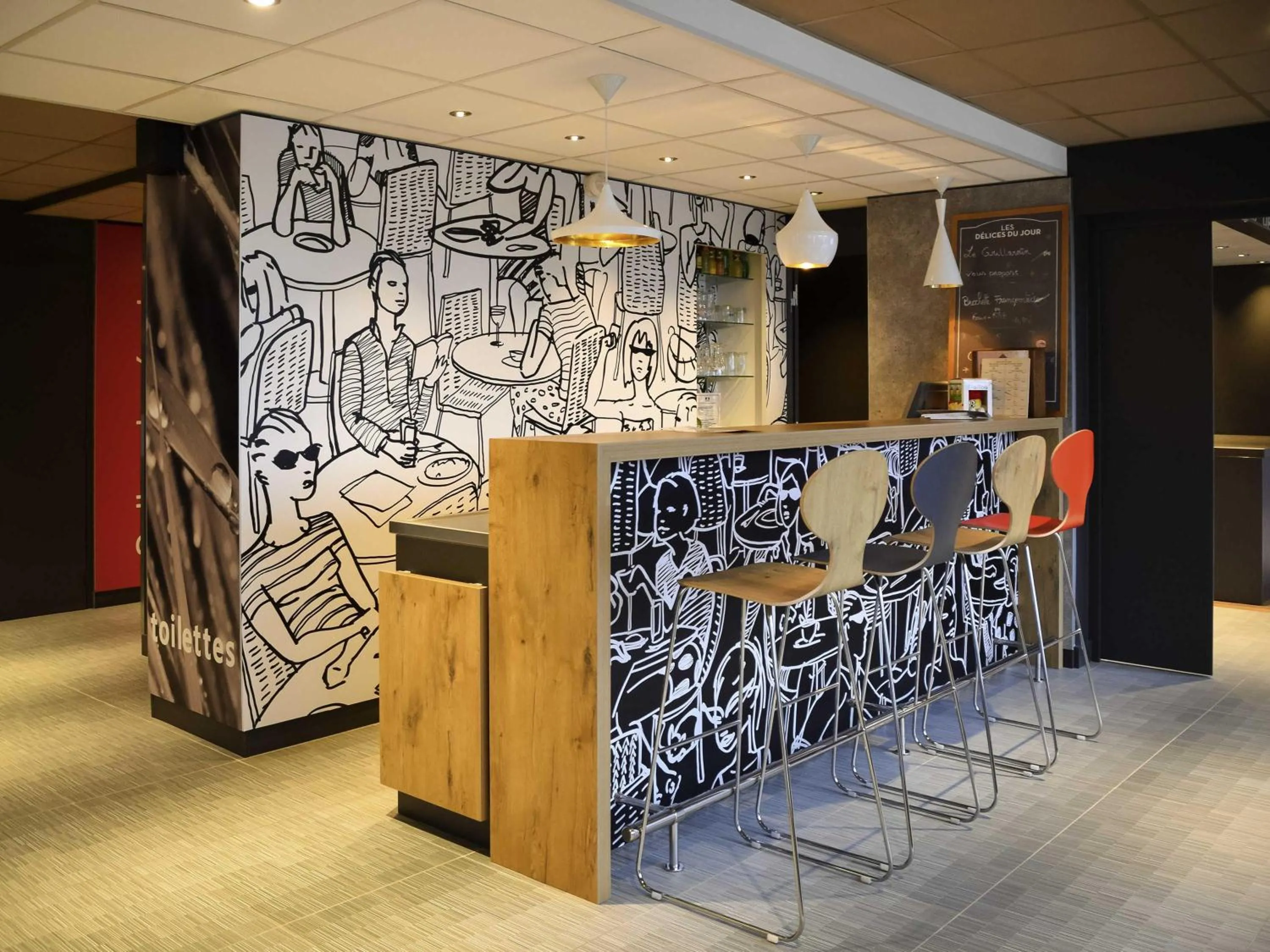 Lounge or bar in ibis Saint-Denis Stade Ouest