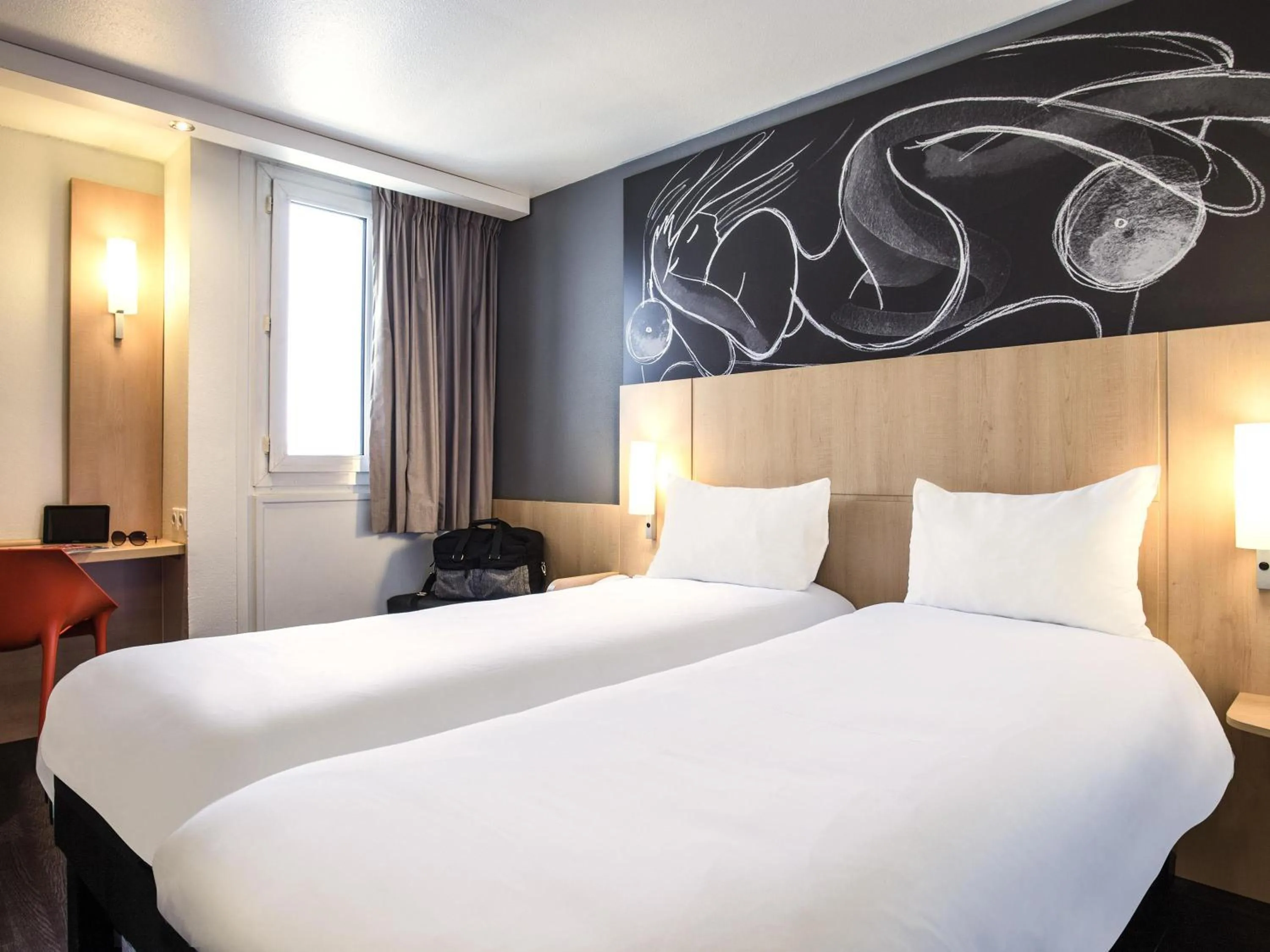 Bedroom, Bed in ibis Saint-Denis Stade Ouest