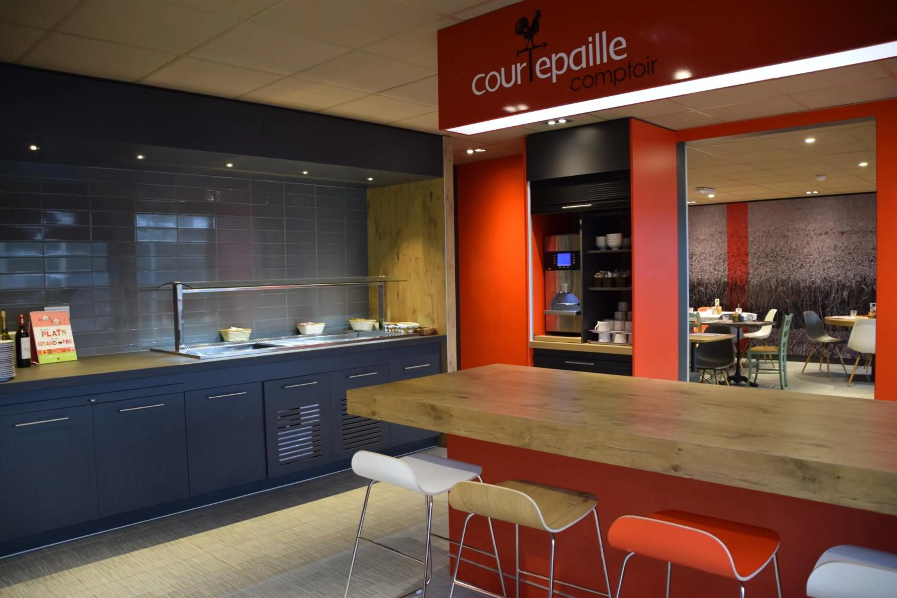 Restaurant/places to eat in ibis Saint-Denis Stade Ouest