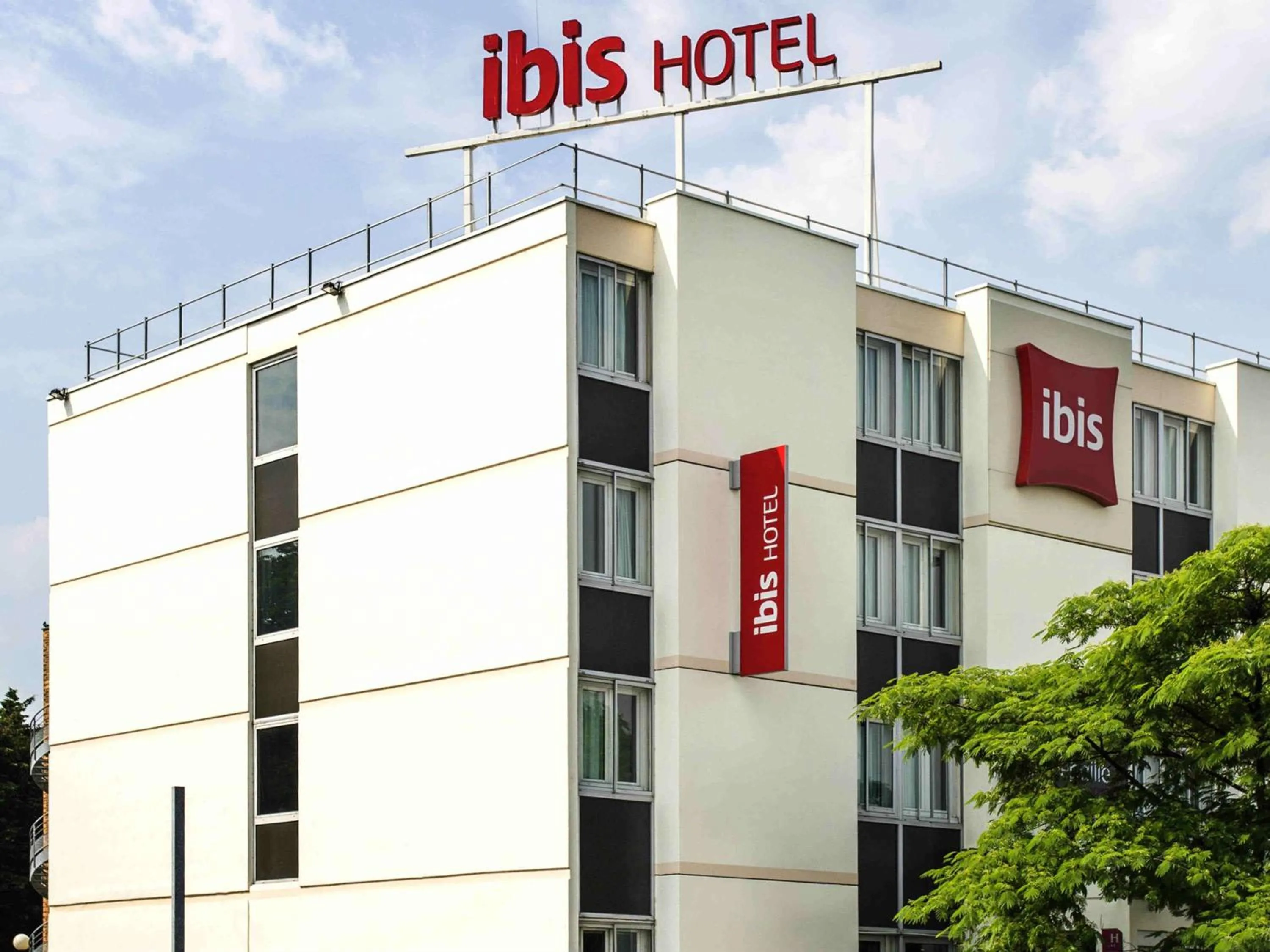 Property building in ibis Saint-Denis Stade Ouest