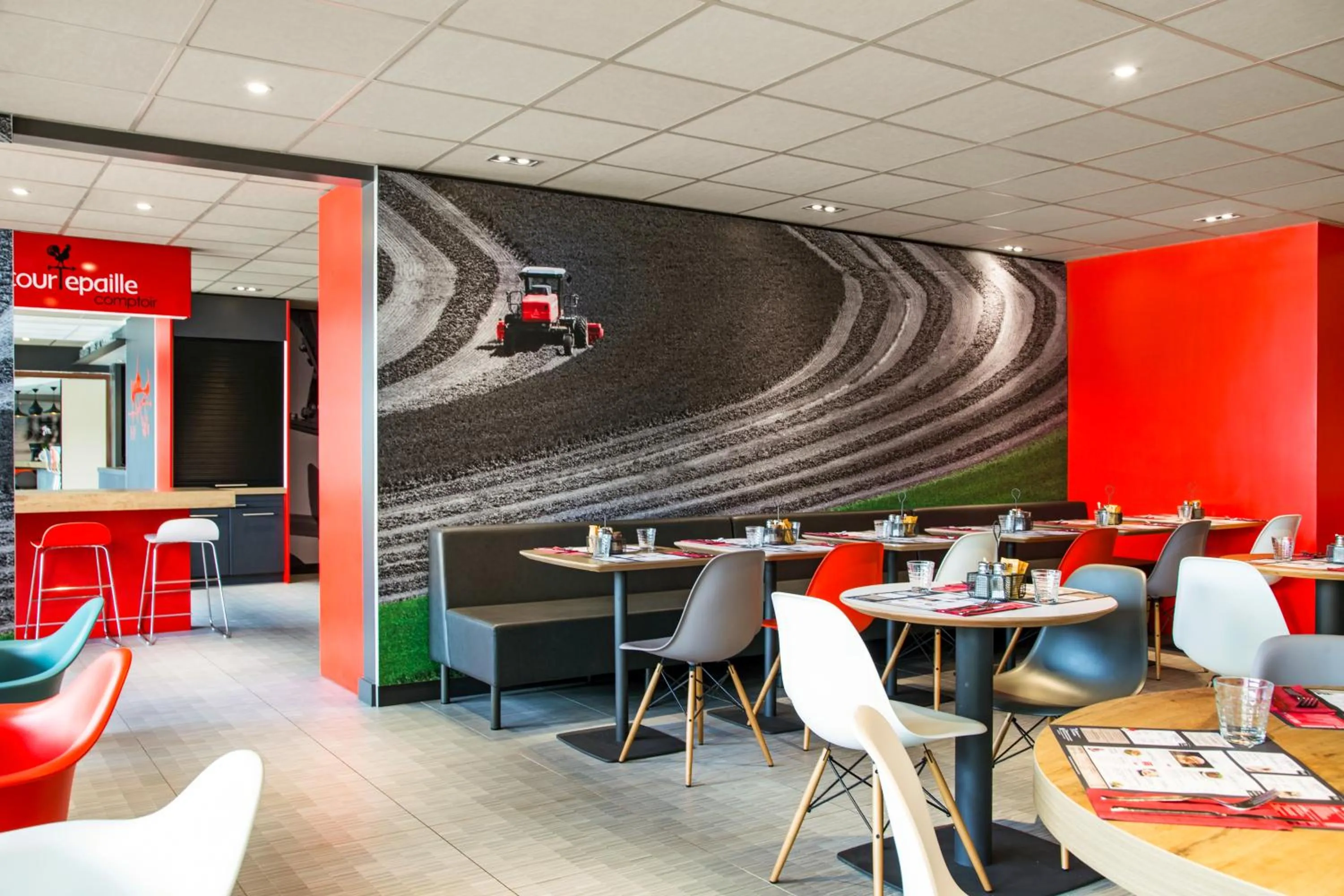 Restaurant/places to eat in ibis Saint-Denis Stade Ouest