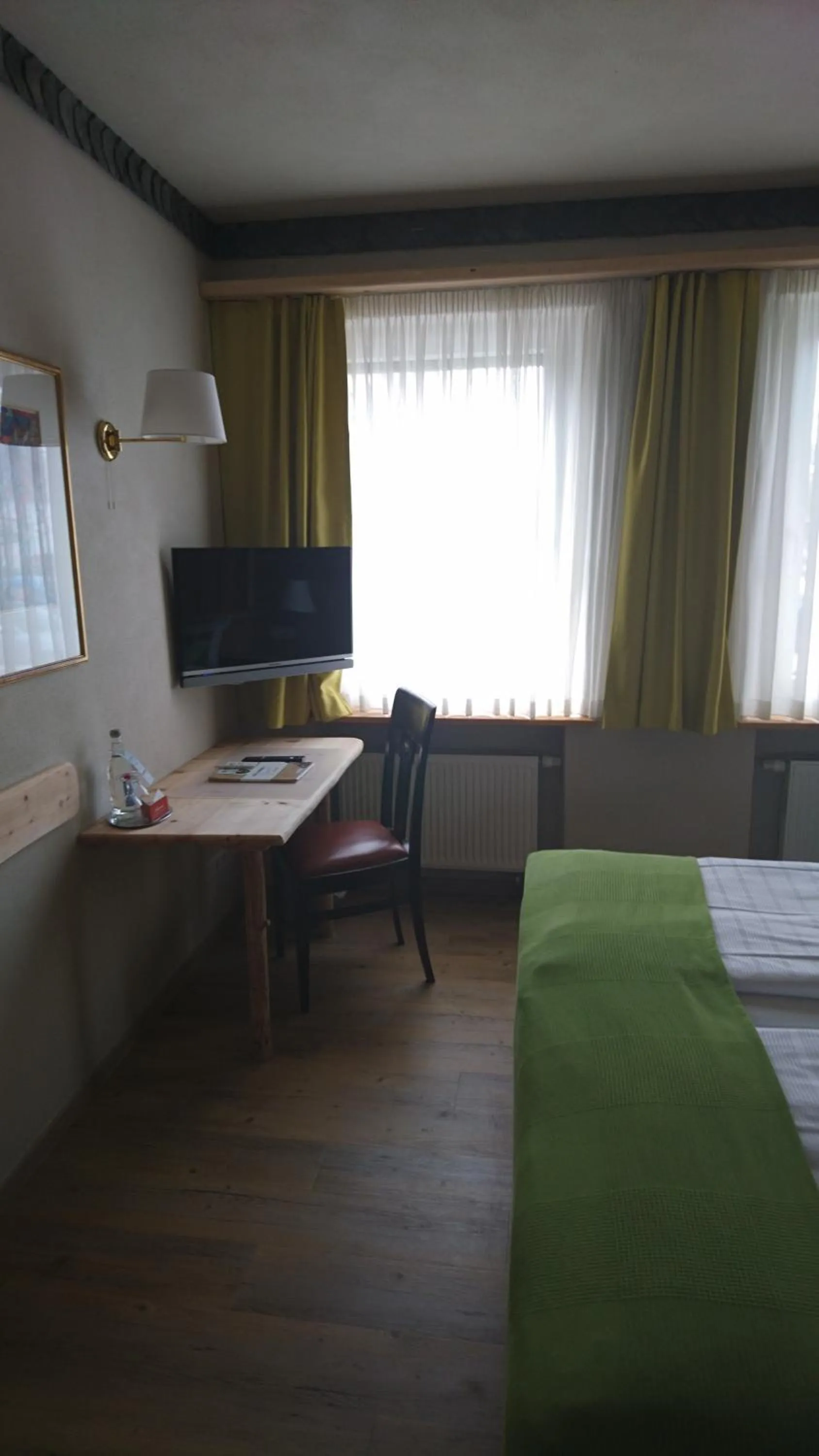 TV and multimedia, Bed in Hotel & Auberge le Journal