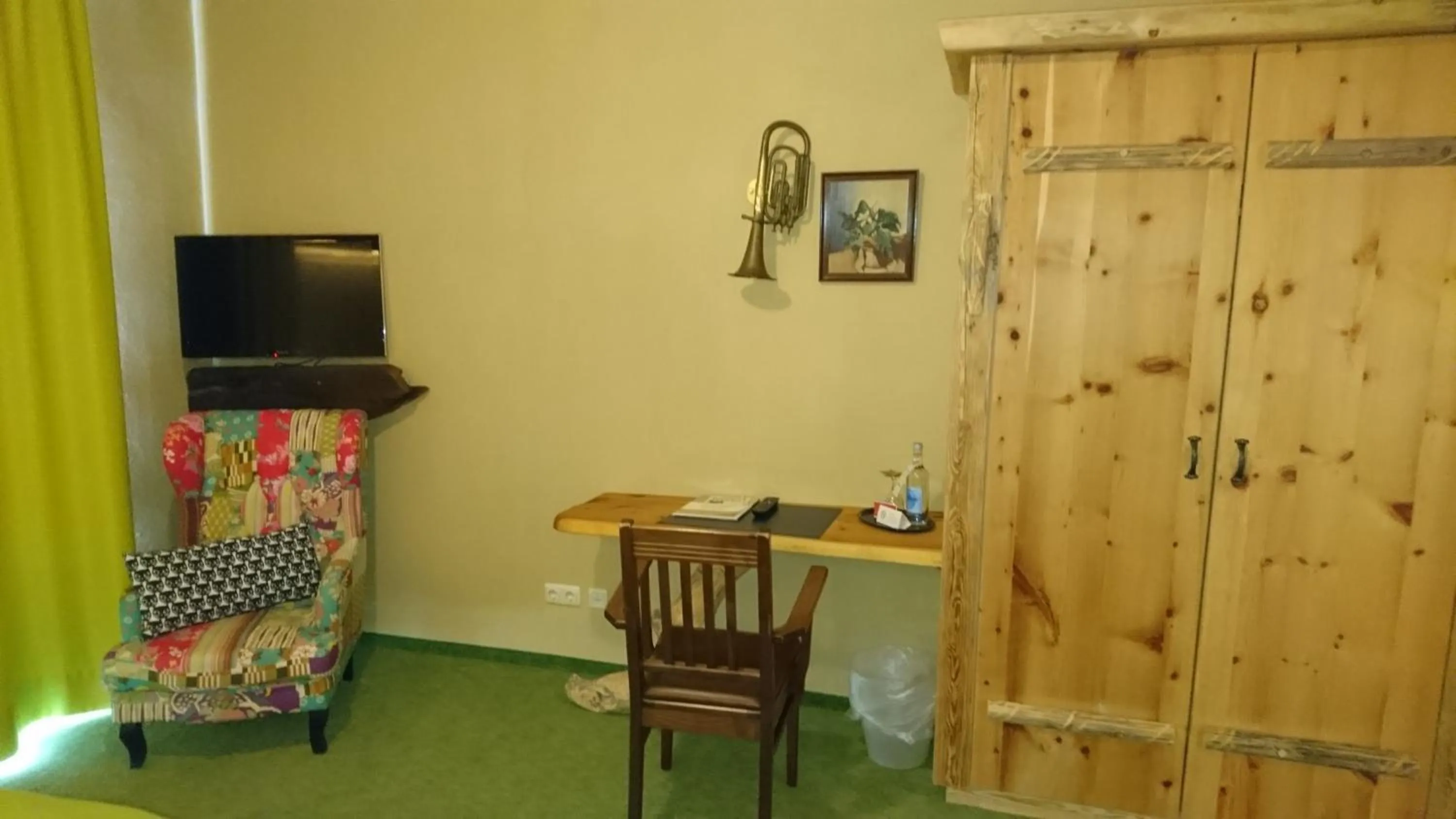 Photo of the whole room in Hotel & Auberge le Journal