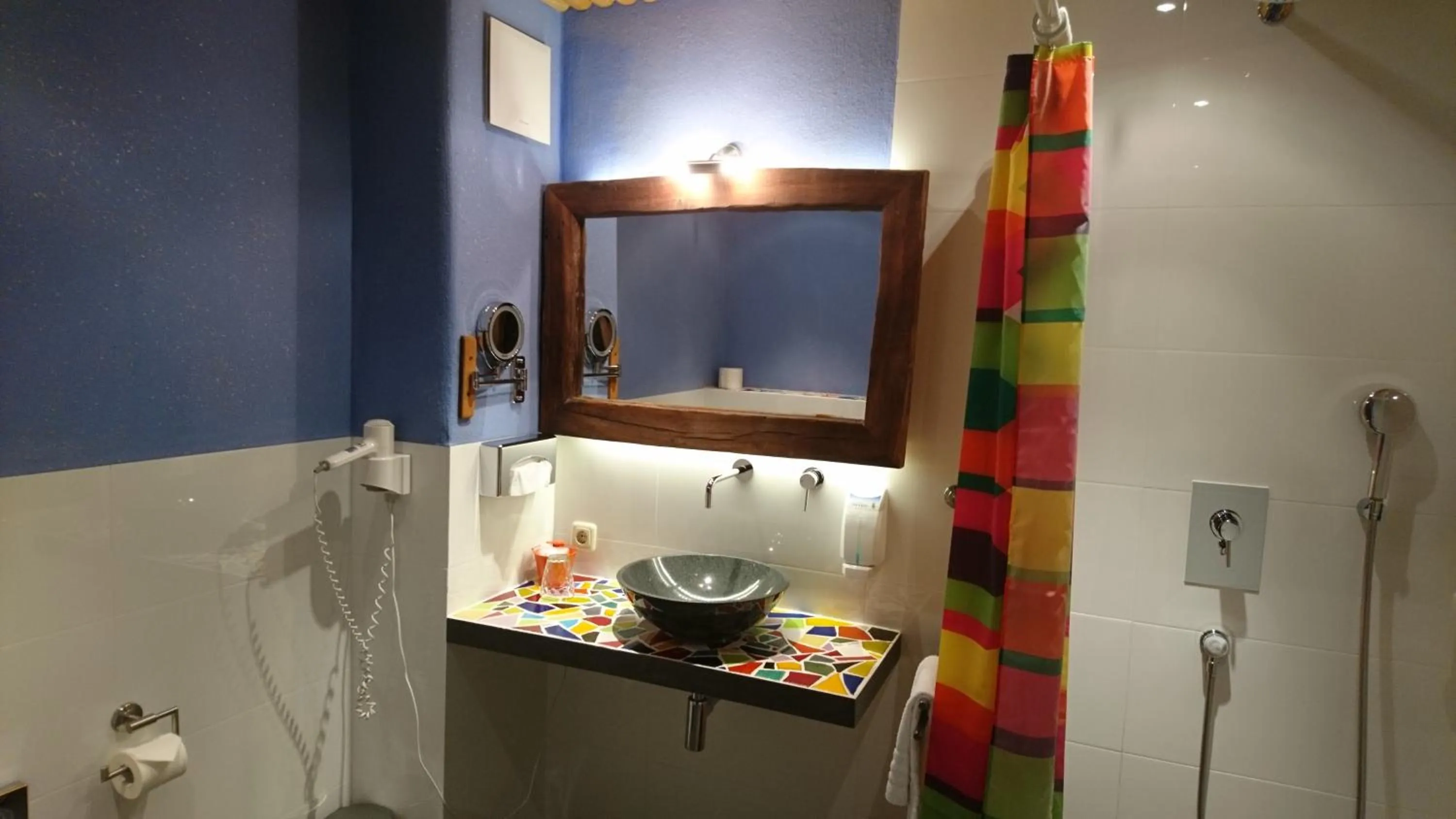 Decorative detail in Hotel & Auberge le Journal