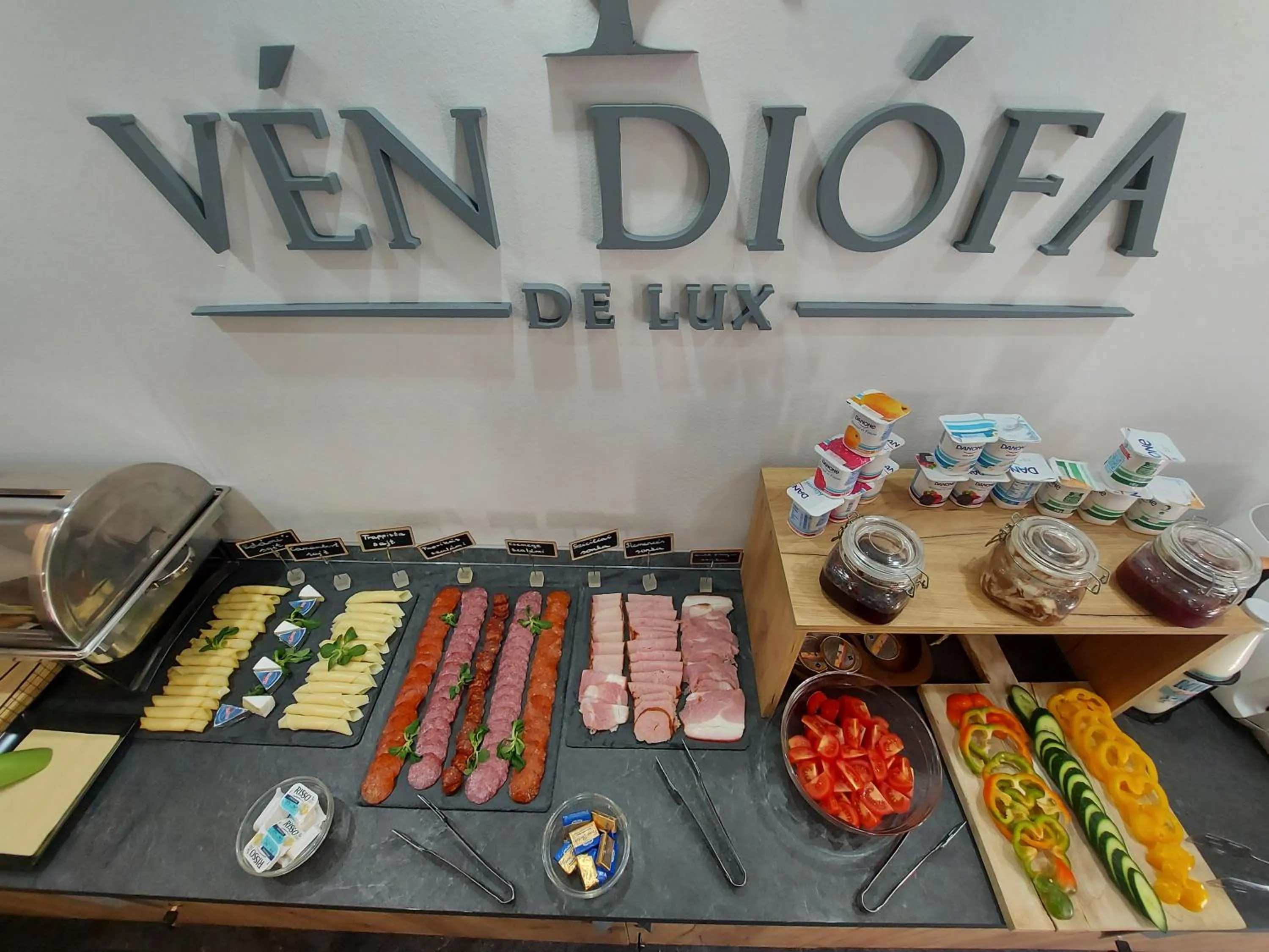 Breakfast in Vén Diófa De Lux Panzió