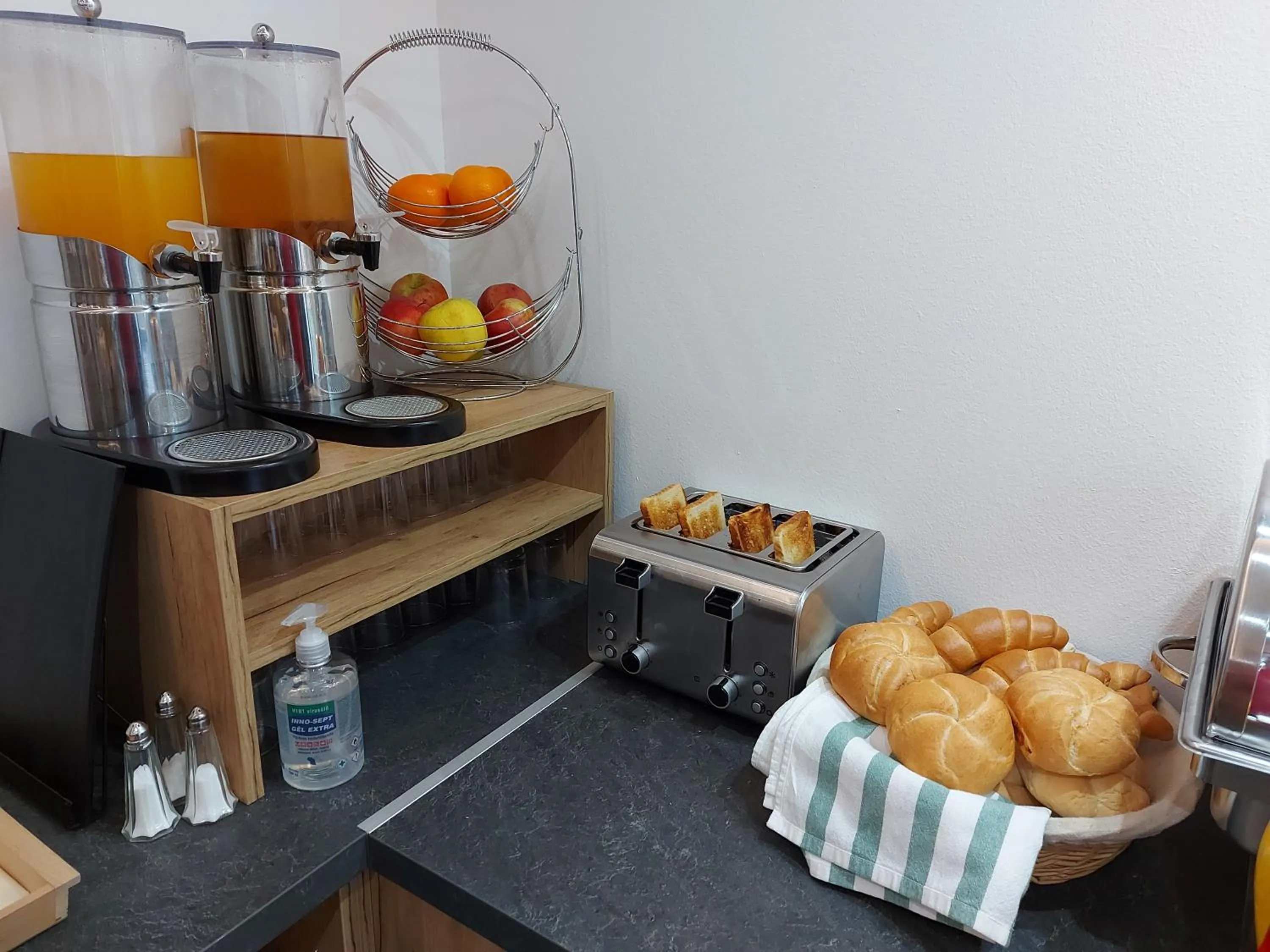 Restaurant/places to eat in Vén Diófa De Lux Panzió