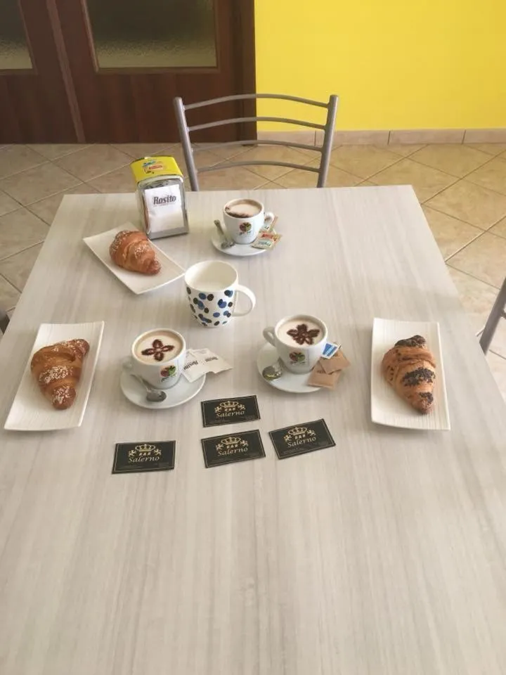 Food and drinks in B&B Salerno