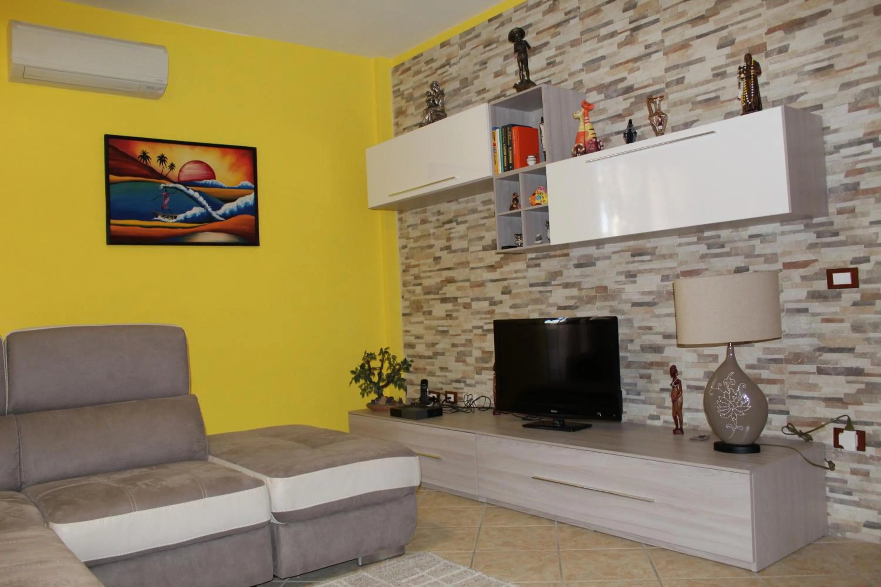 Communal lounge/ TV room in B&B Salerno