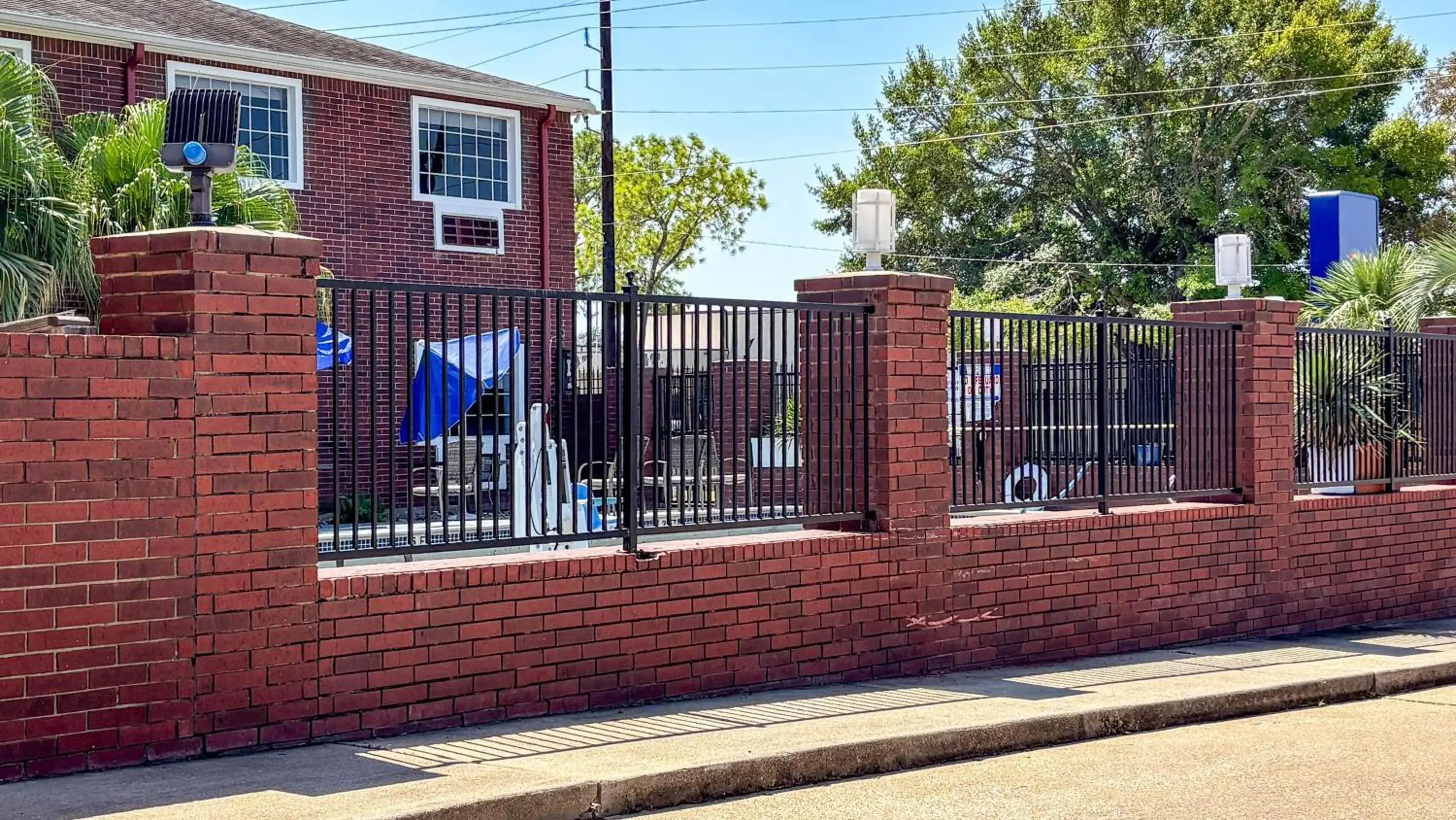 Property building in Studio 6 Houston, TX - Westchase Property building in Studio 6 Houston, TX - Westchase