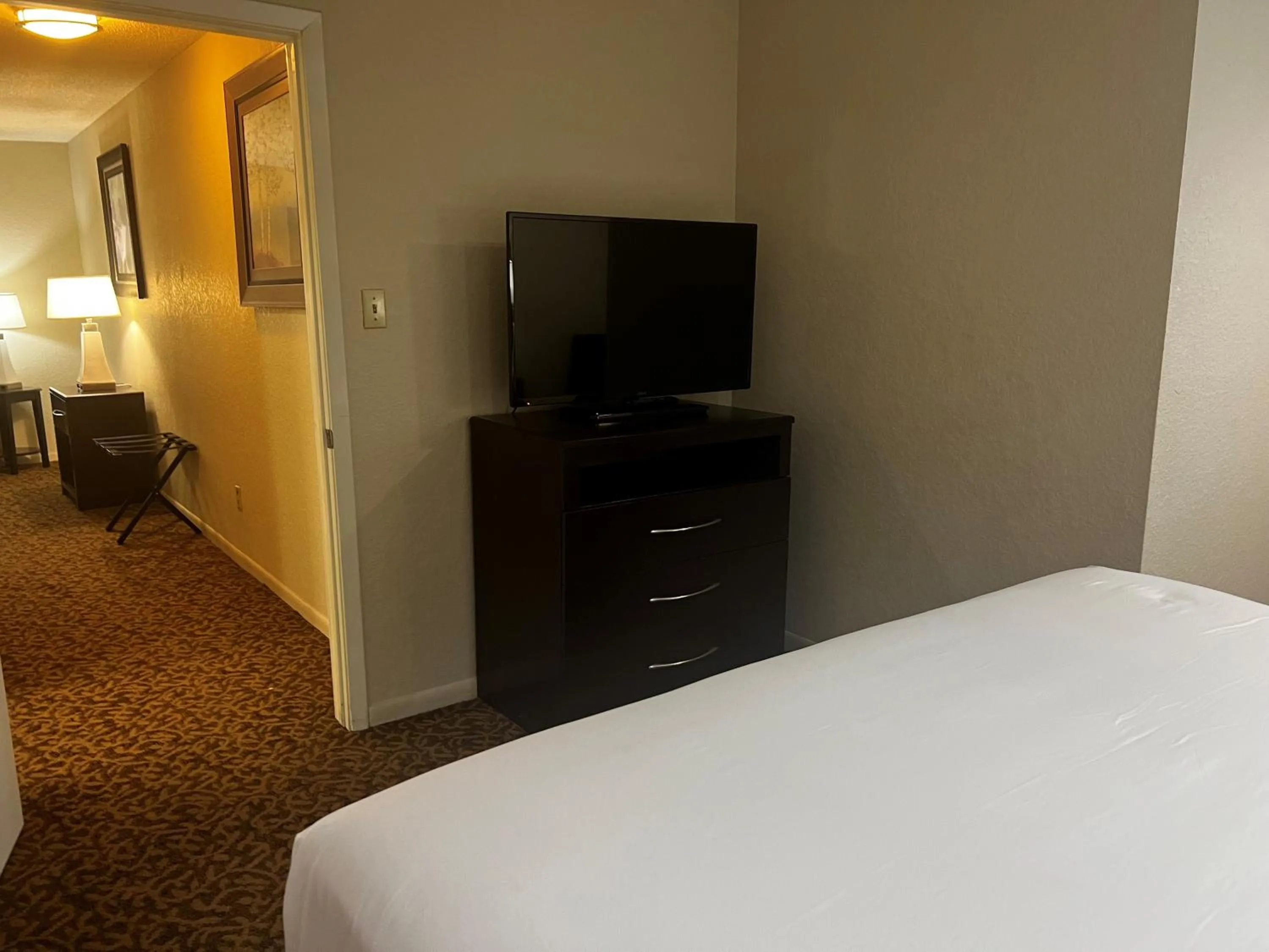 Bedroom, Bed in Baymont by Wyndham Houston/Westchase