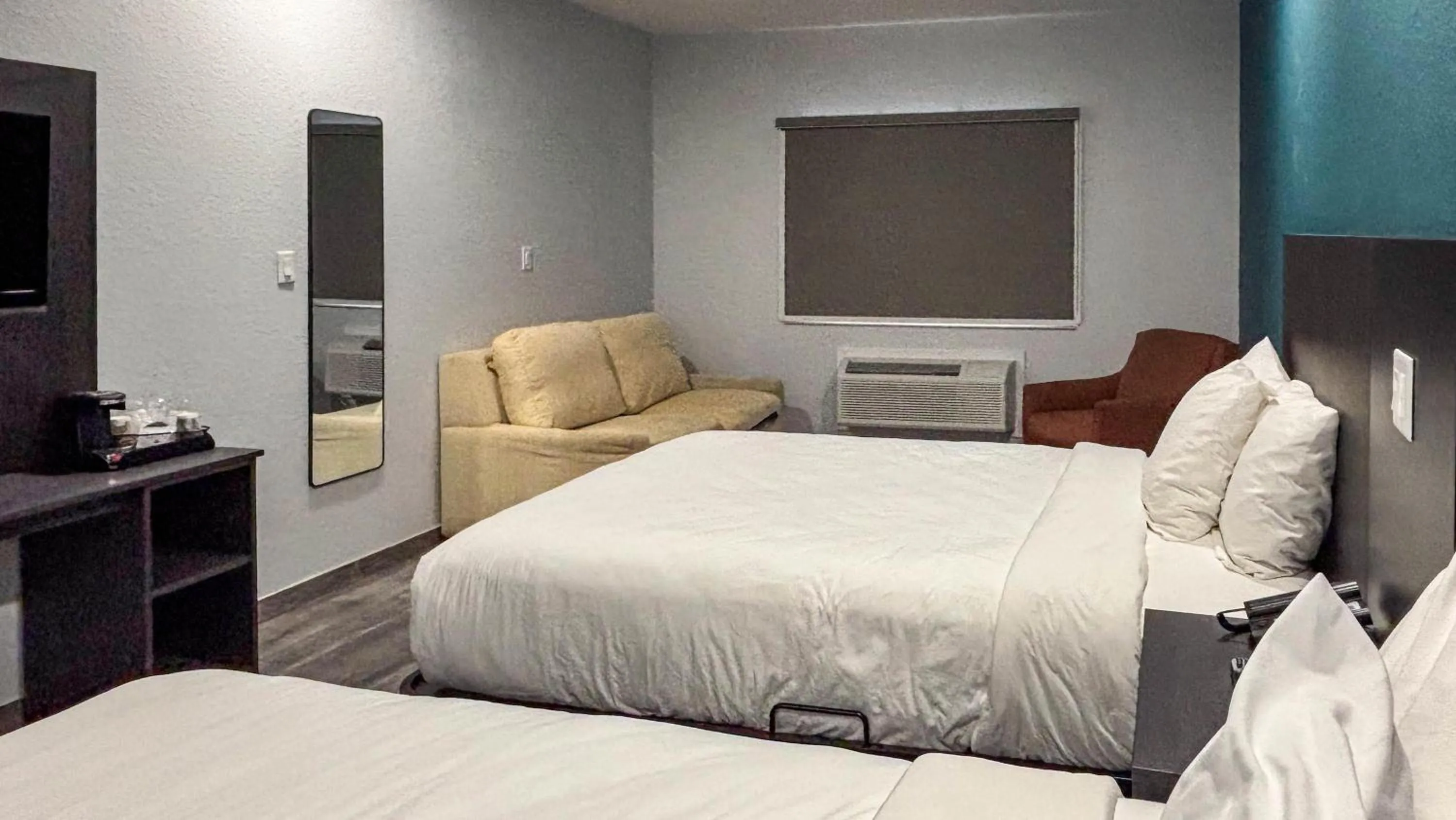 Photo of the whole room, Bed in Studio 6 Houston, TX - Westchase