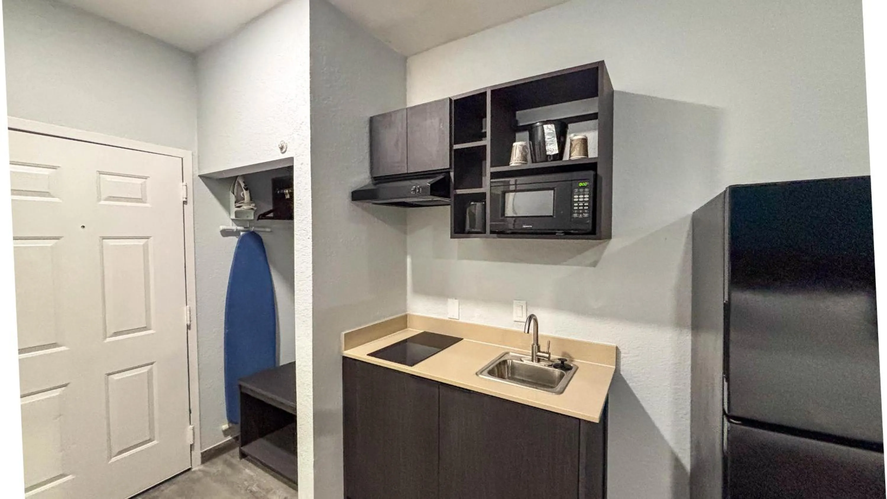 Kitchen or kitchenette in Studio 6 Houston, TX - Westchase