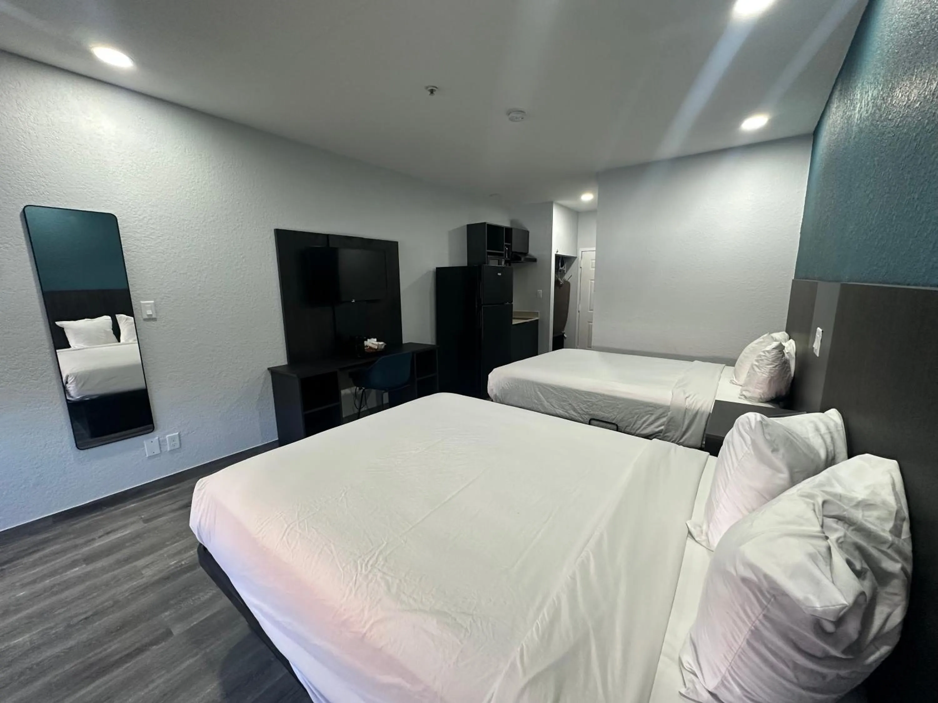 Bed in Studio 6 Houston, TX - Westchase