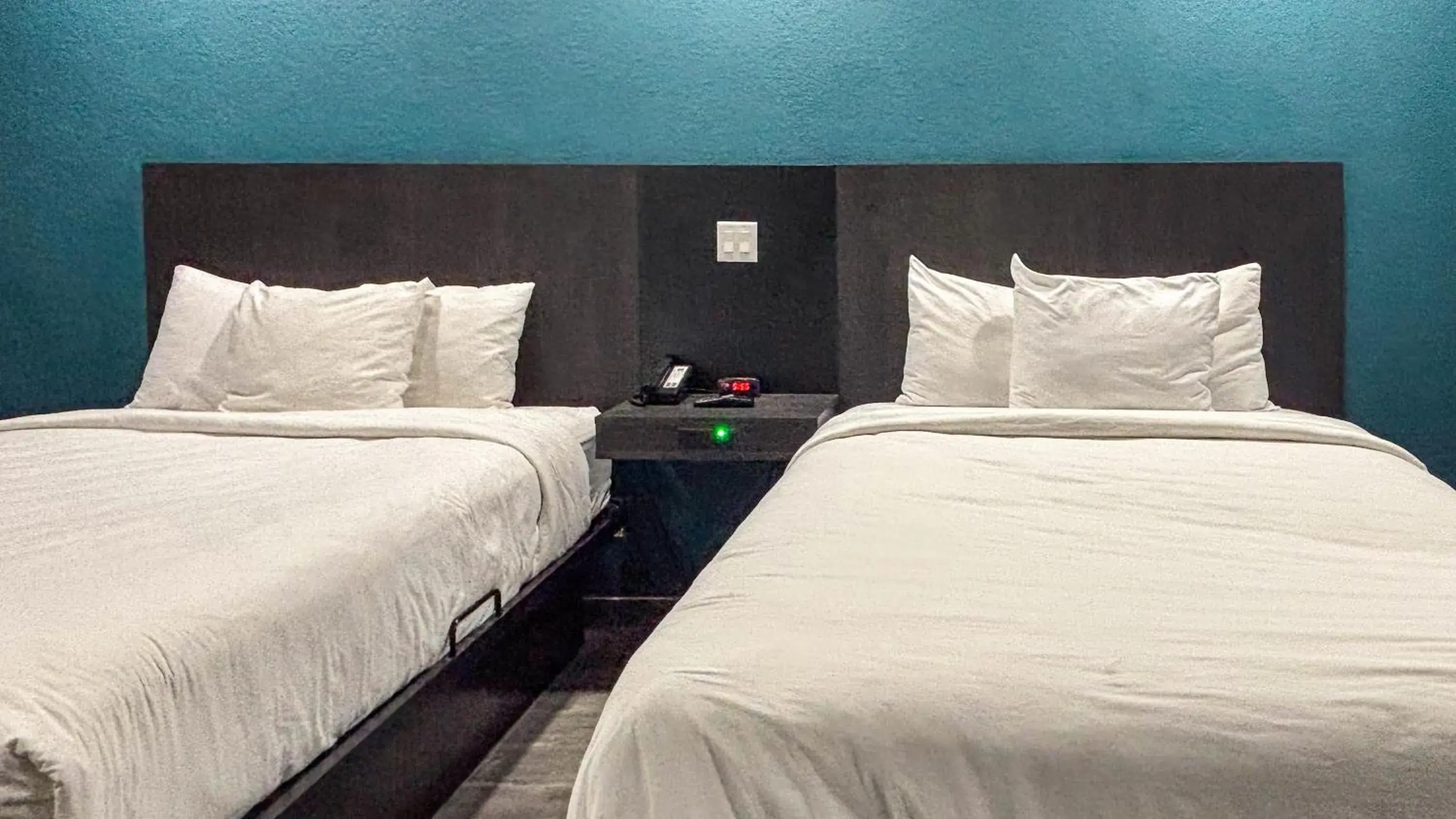 Photo of the whole room, Bed in Studio 6 Houston, TX - Westchase Photo of the whole room, Bed in Studio 6 Houston, TX - Westchase