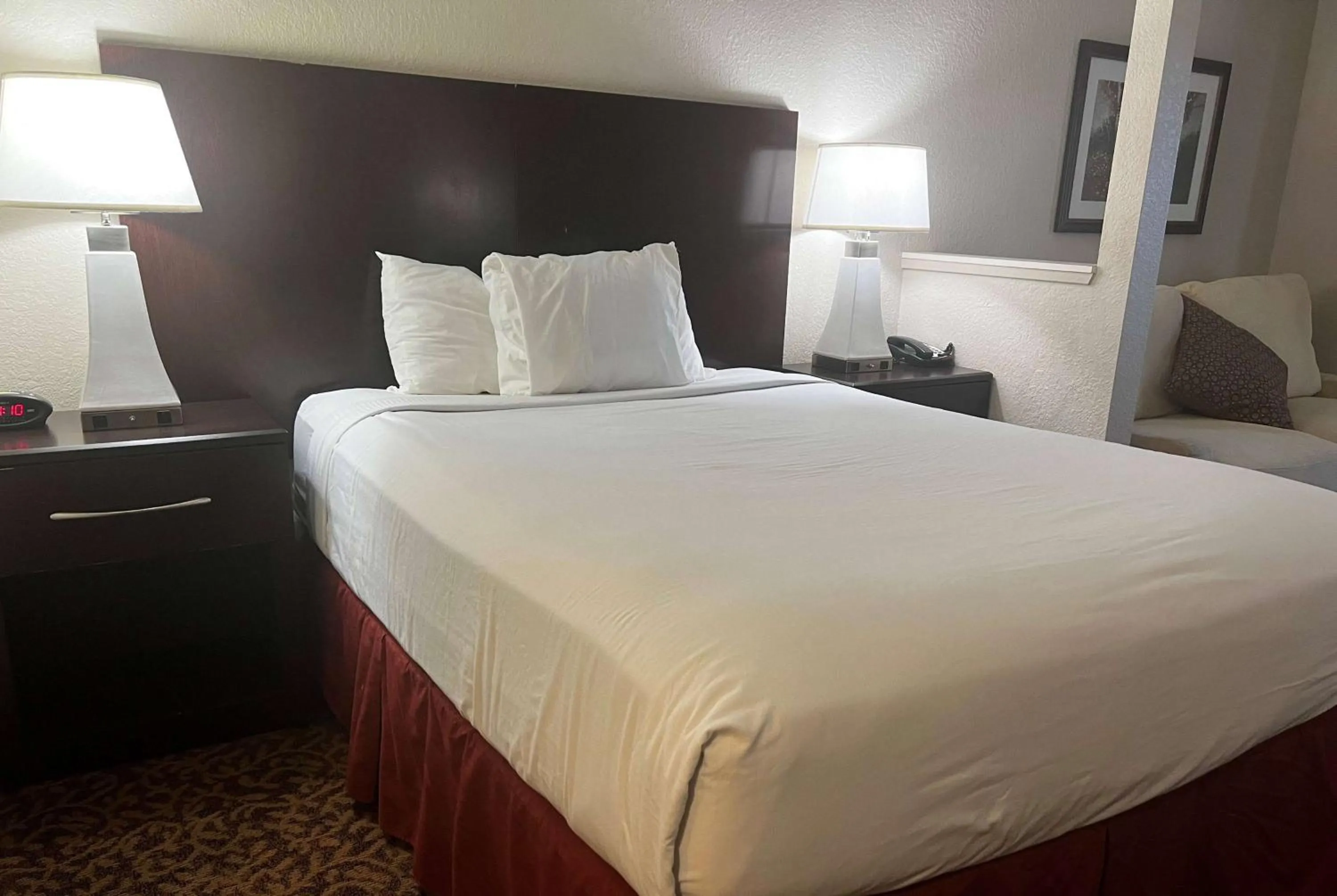 Photo of the whole room, Bed in Baymont by Wyndham Houston/Westchase