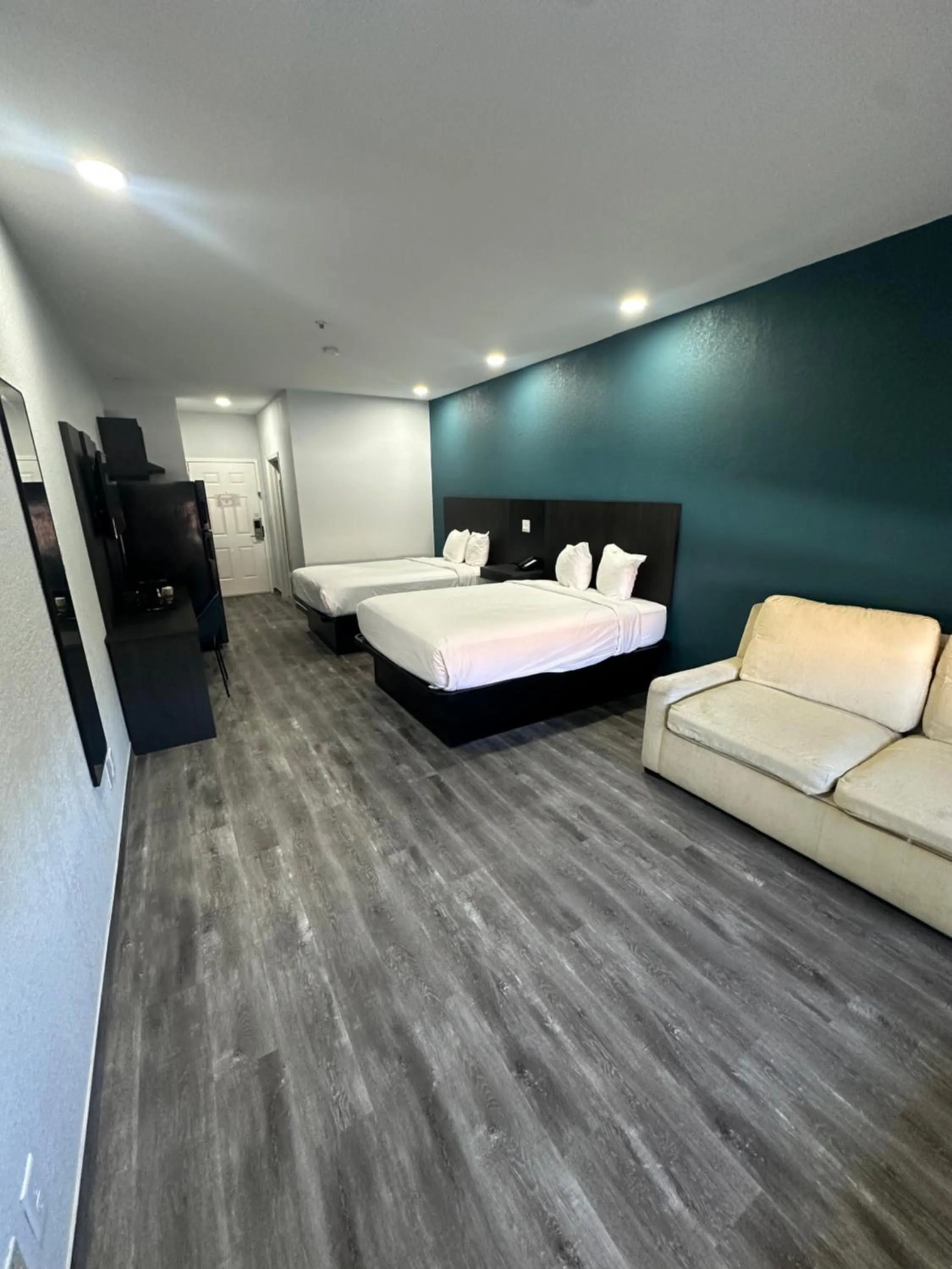 Bed in Studio 6 Houston, TX - Westchase