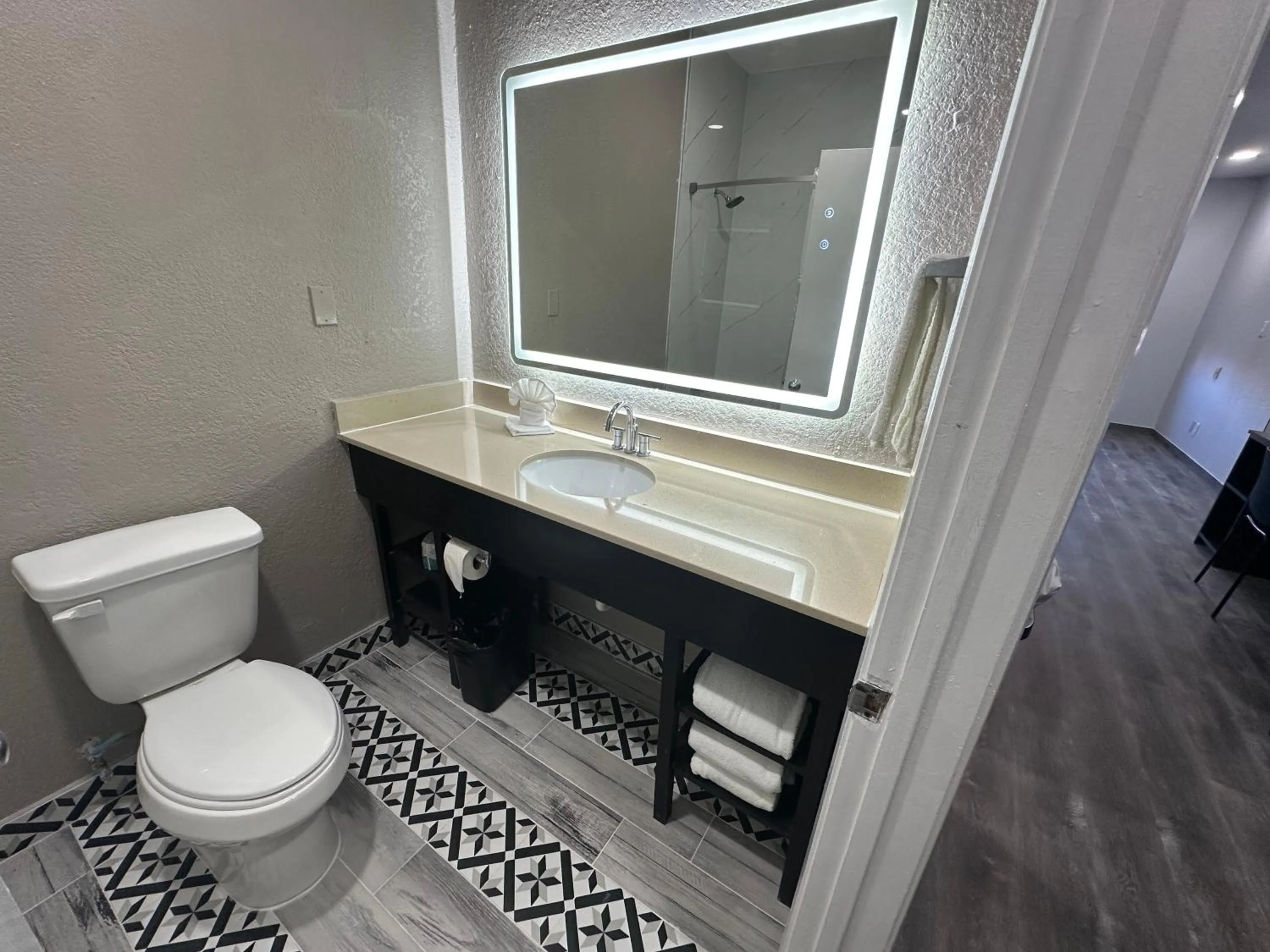 Toilet in Studio 6 Houston, TX - Westchase