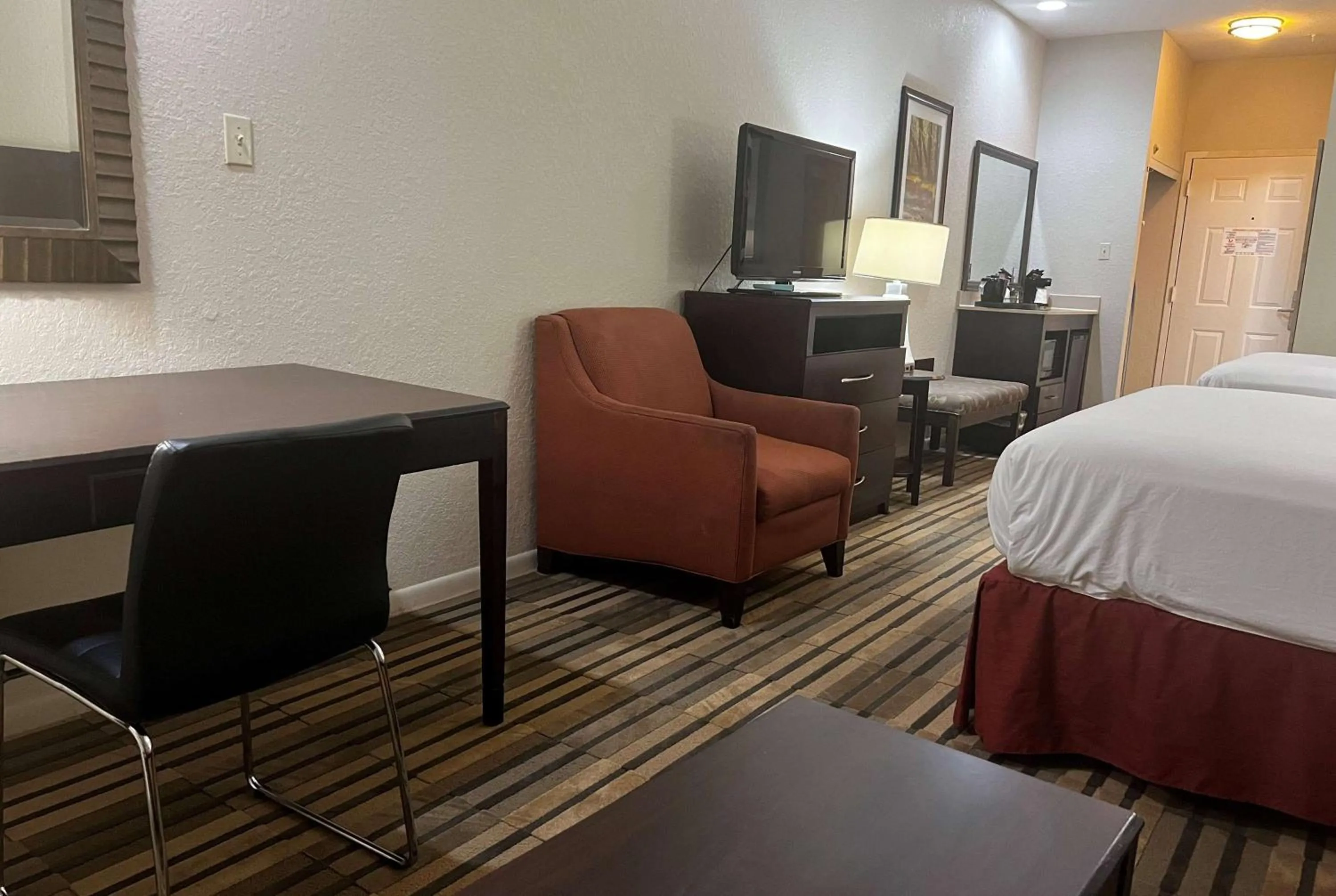 Photo of the whole room, Bed in Baymont by Wyndham Houston/Westchase