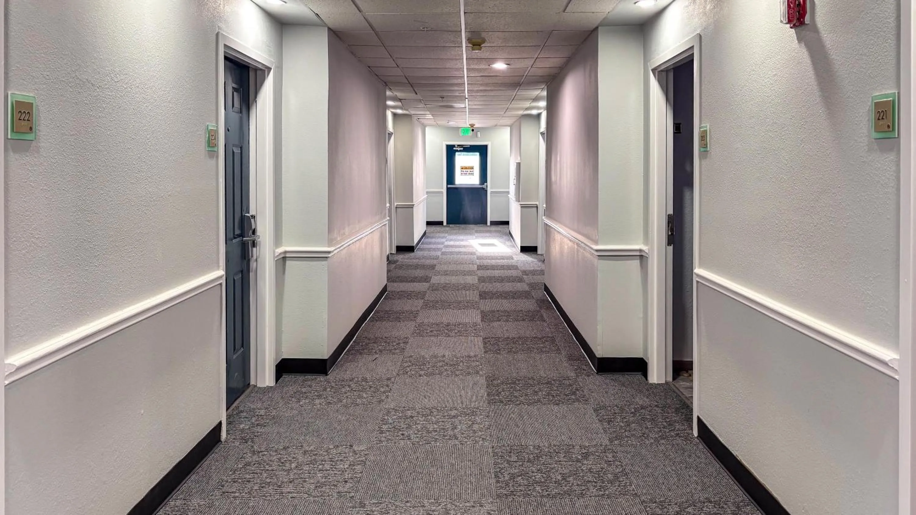 Property building in Studio 6 Houston, TX - Westchase