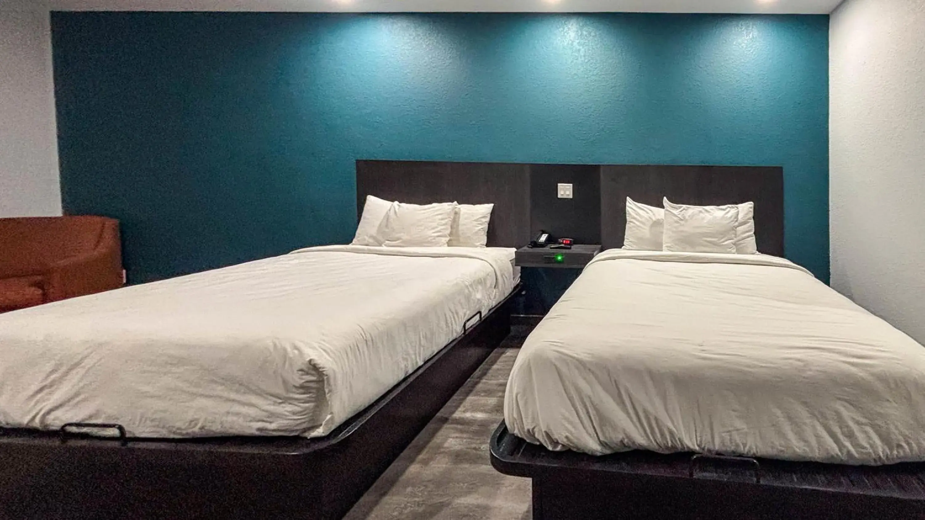 Photo of the whole room, Bed in Studio 6 Houston, TX - Westchase Photo of the whole room, Bed in Studio 6 Houston, TX - Westchase