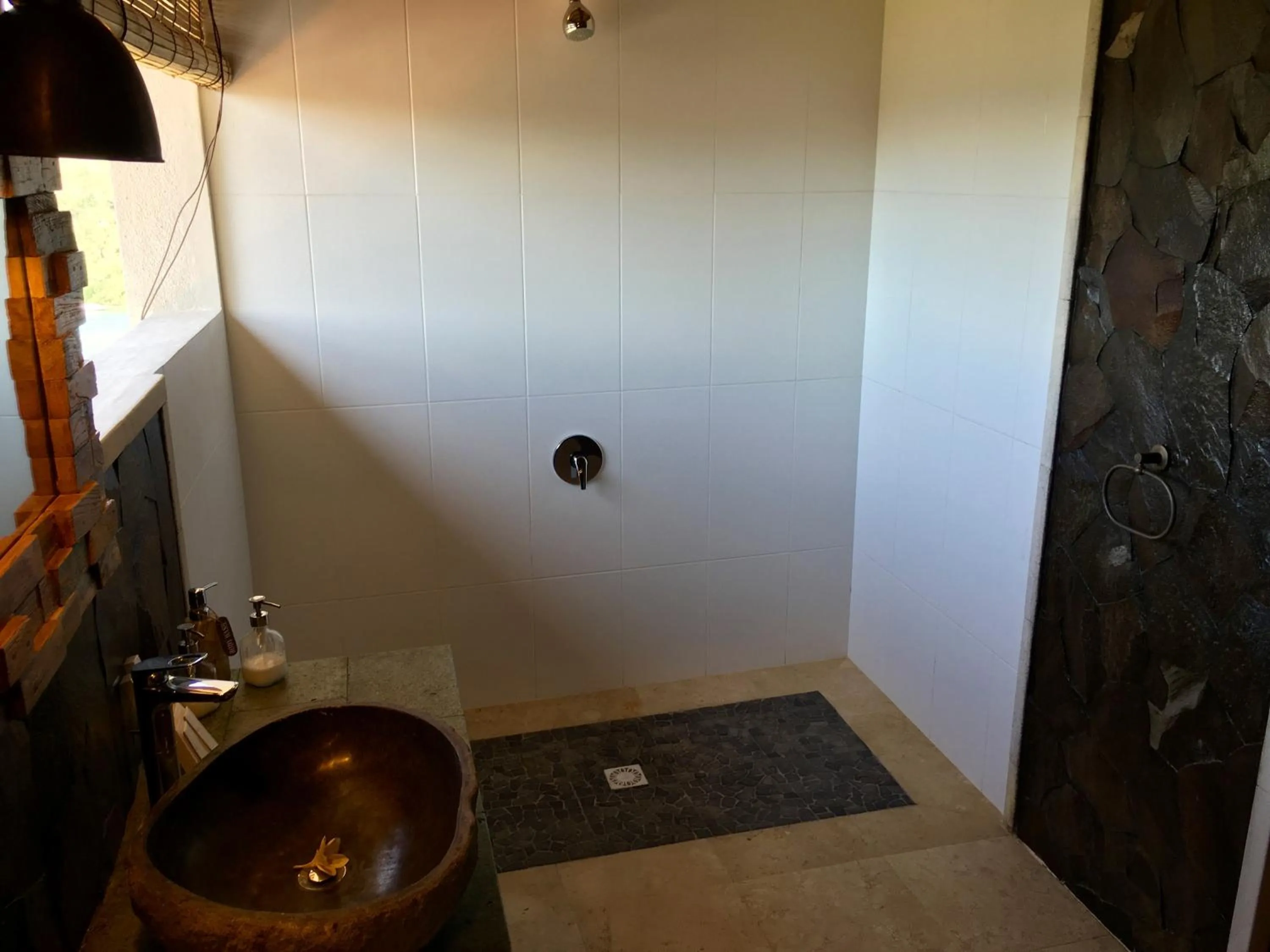 Bathroom in Twin Island Villas & Dive Resort