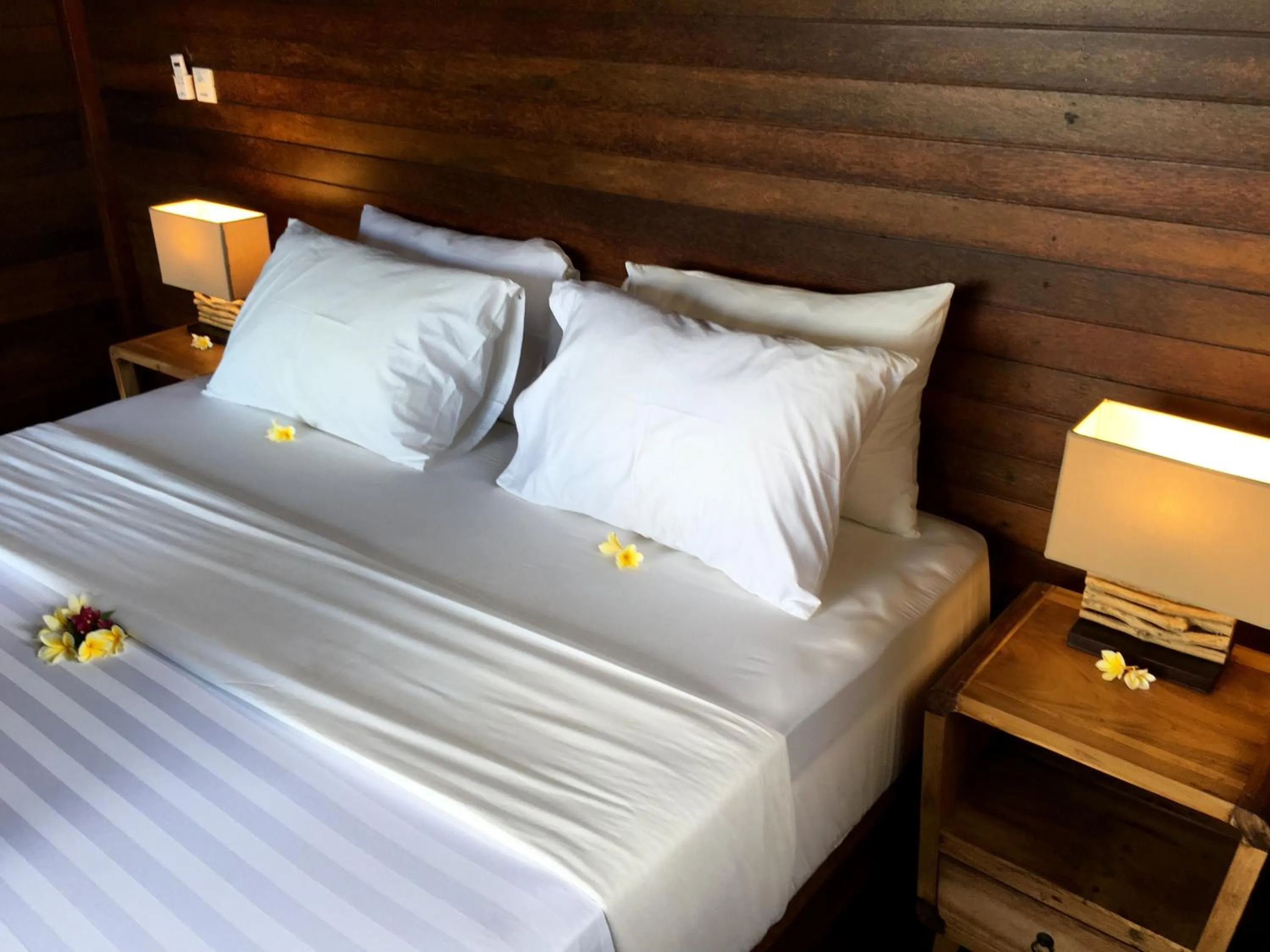 Bedroom, Bed in Twin Island Villas & Dive Resort