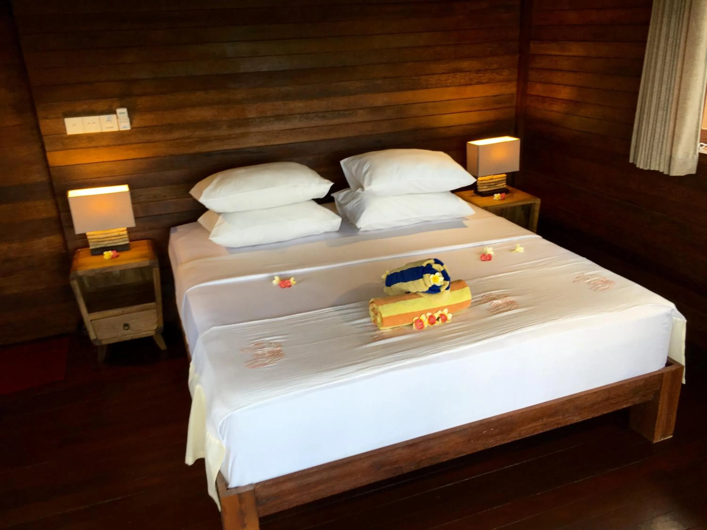 Bedroom, Bed in Twin Island Villas & Dive Resort