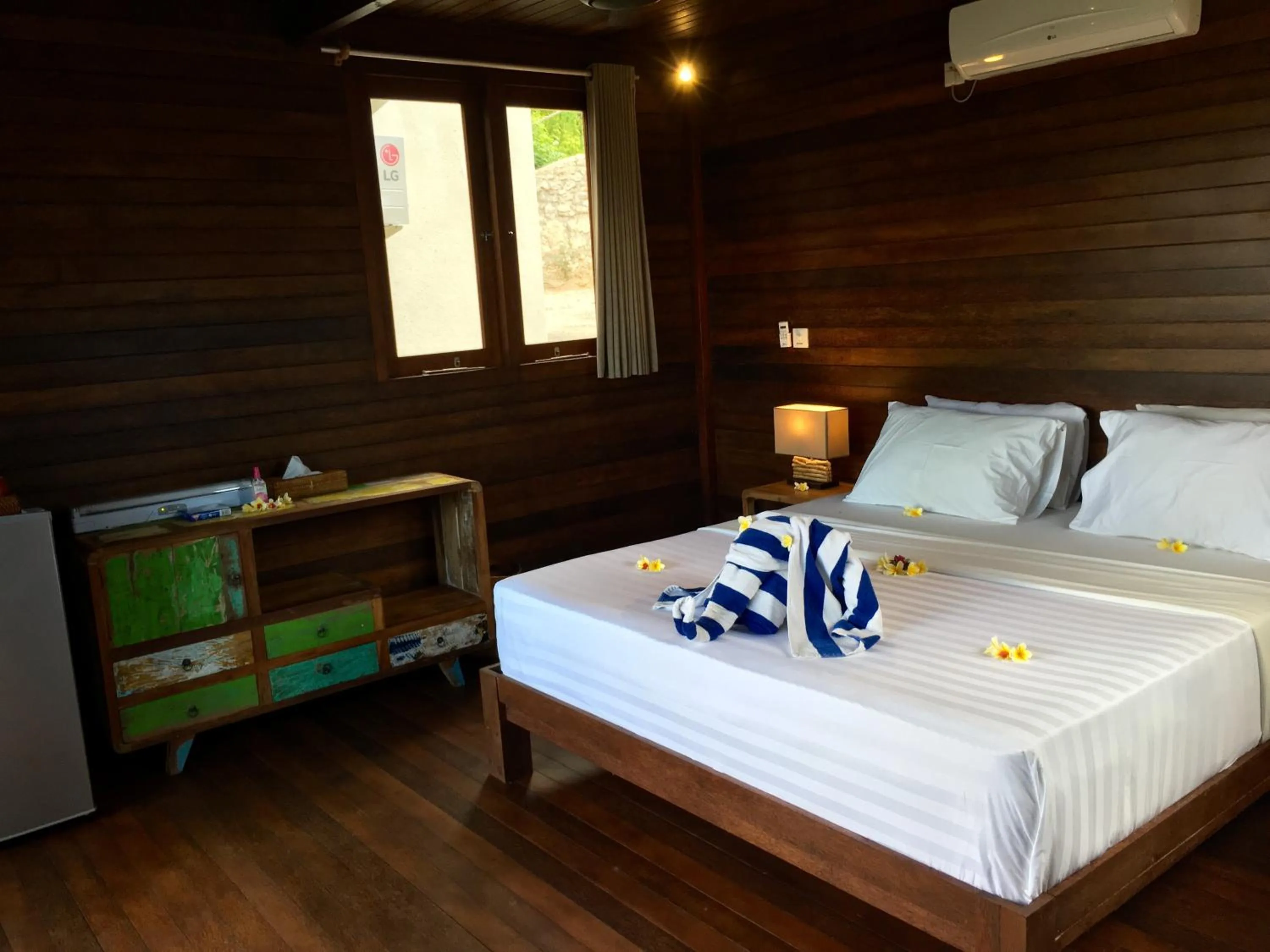 Bedroom, Bed in Twin Island Villas & Dive Resort