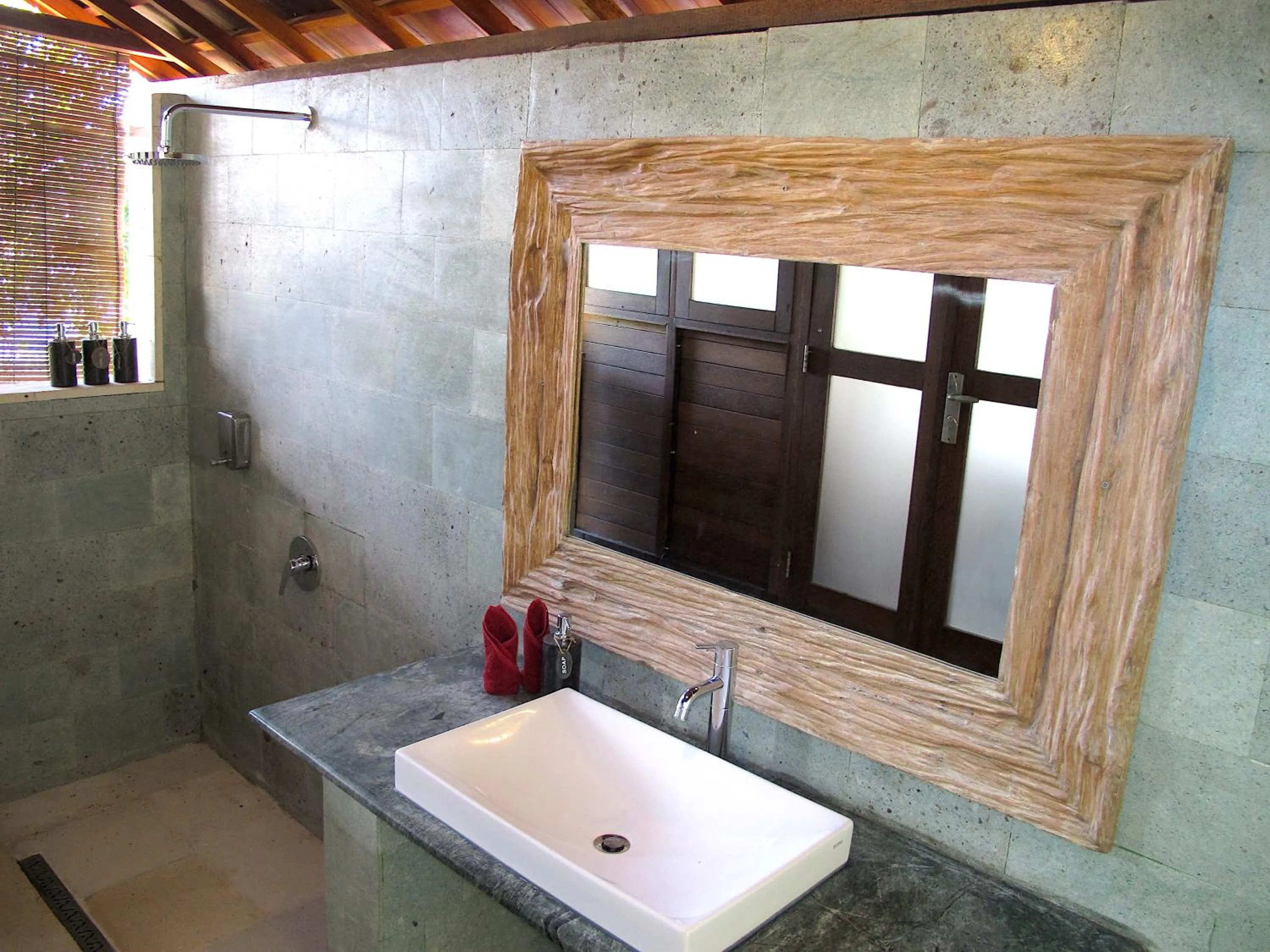 Bathroom in Twin Island Villas & Dive Resort