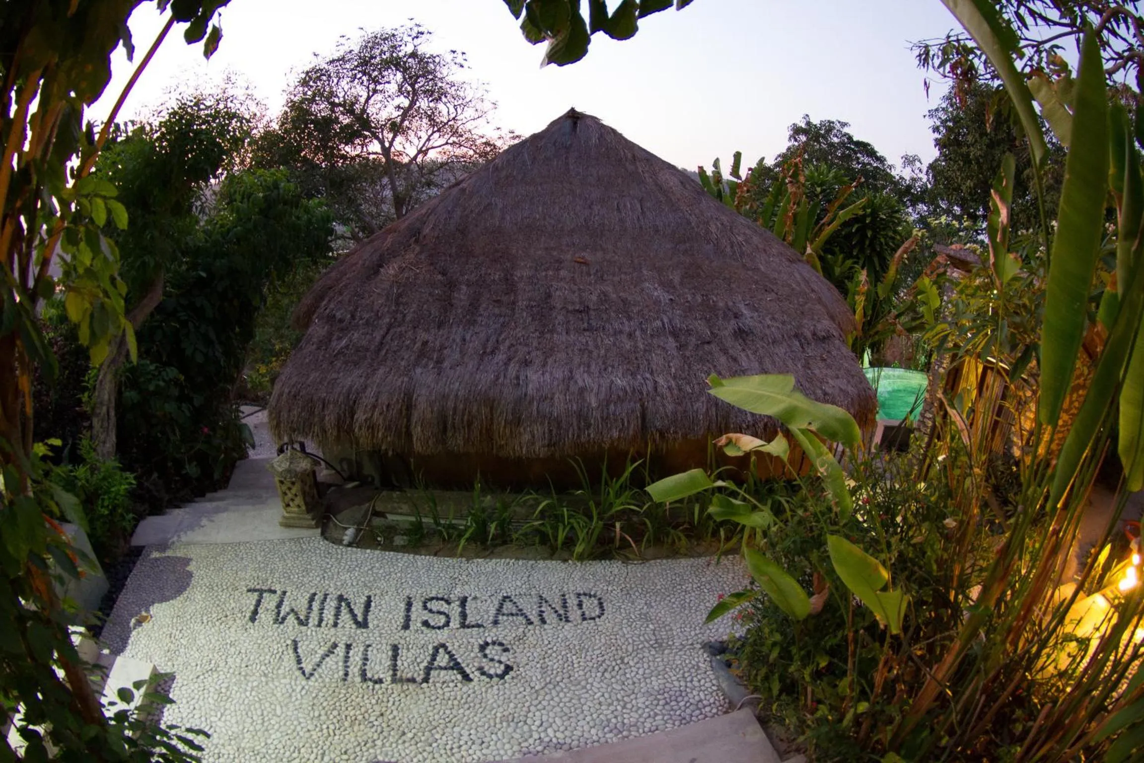 Restaurant/places to eat in Twin Island Villas & Dive Resort