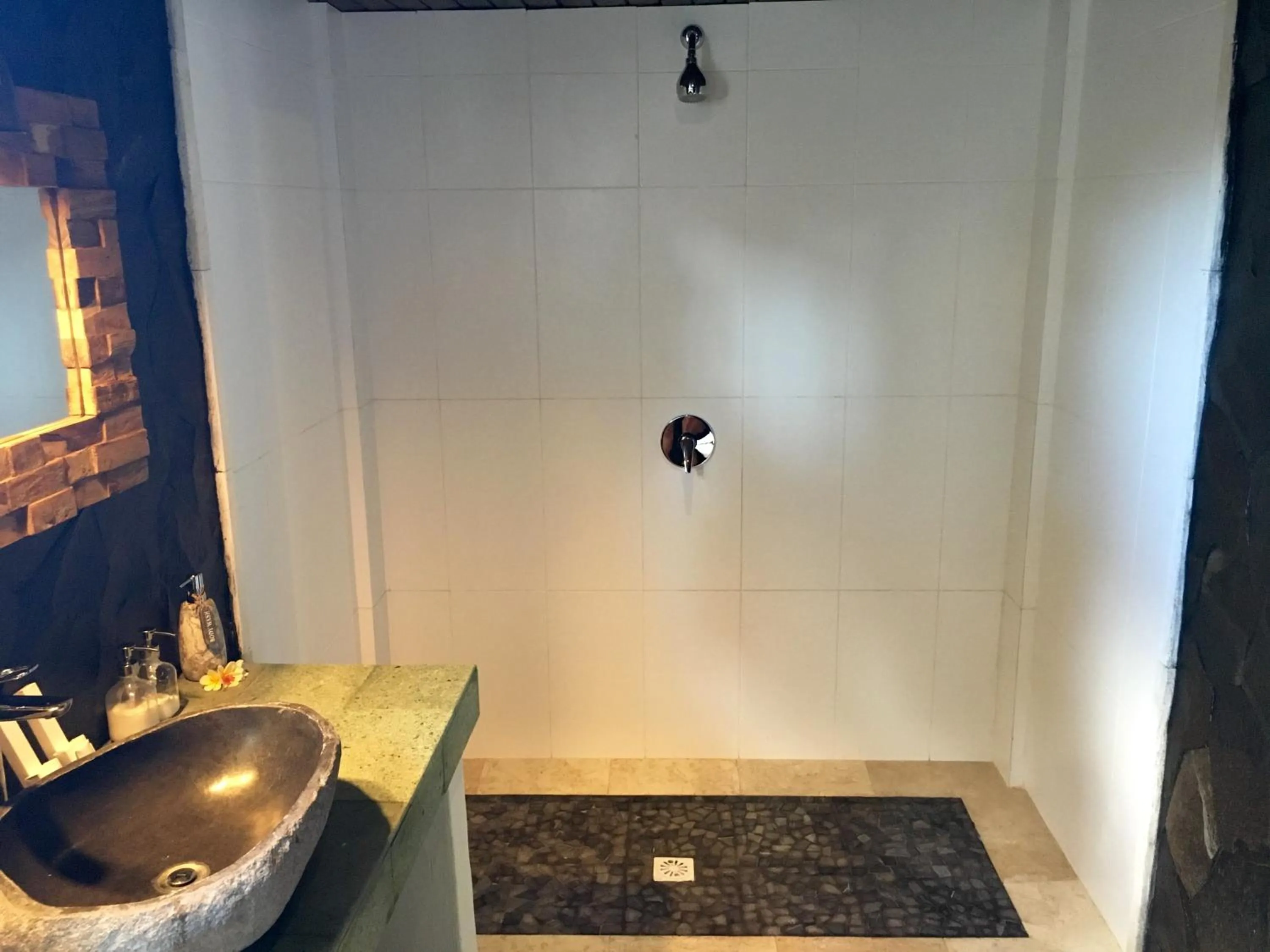 Bathroom in Twin Island Villas & Dive Resort