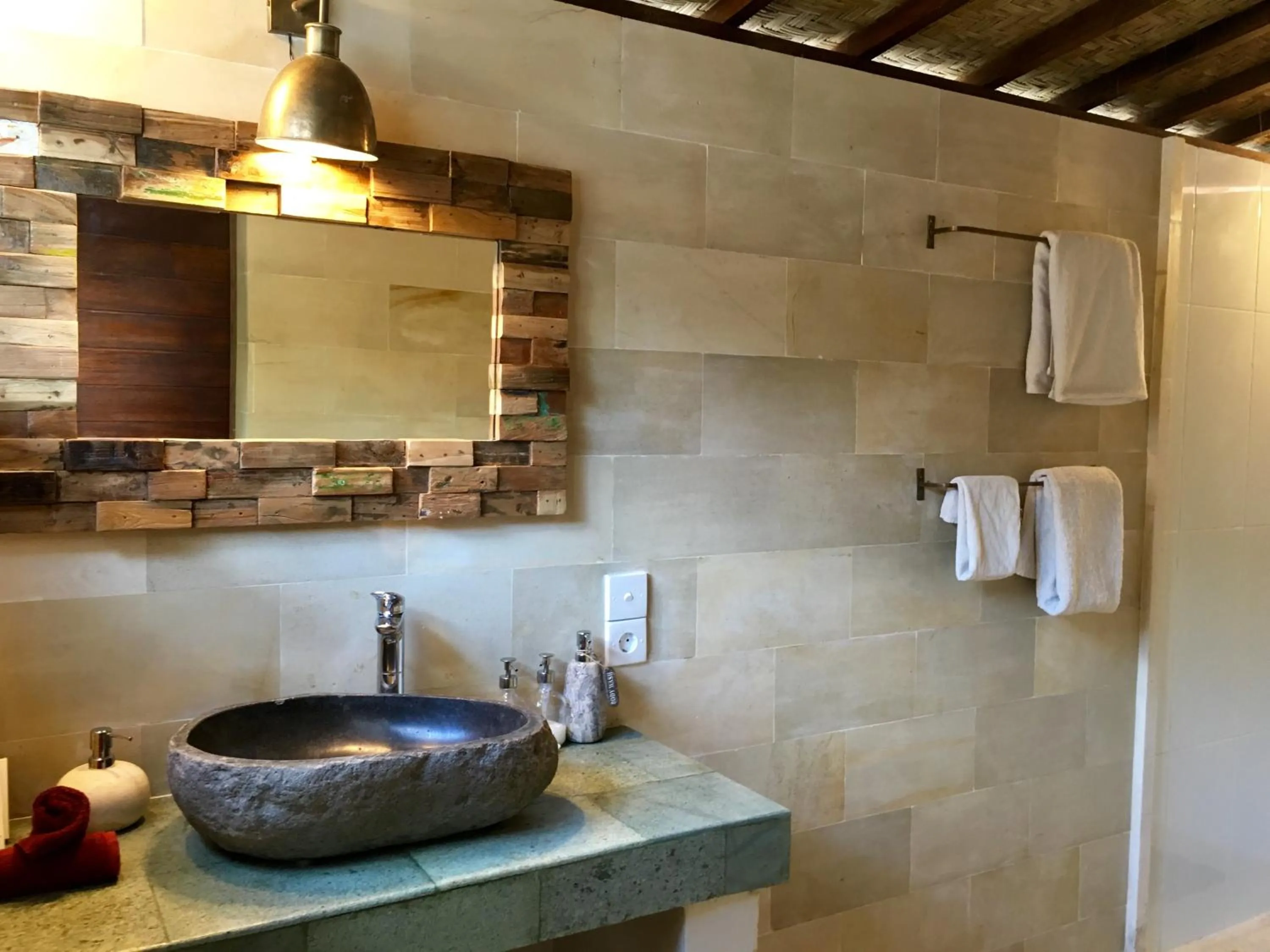 Bathroom in Twin Island Villas & Dive Resort