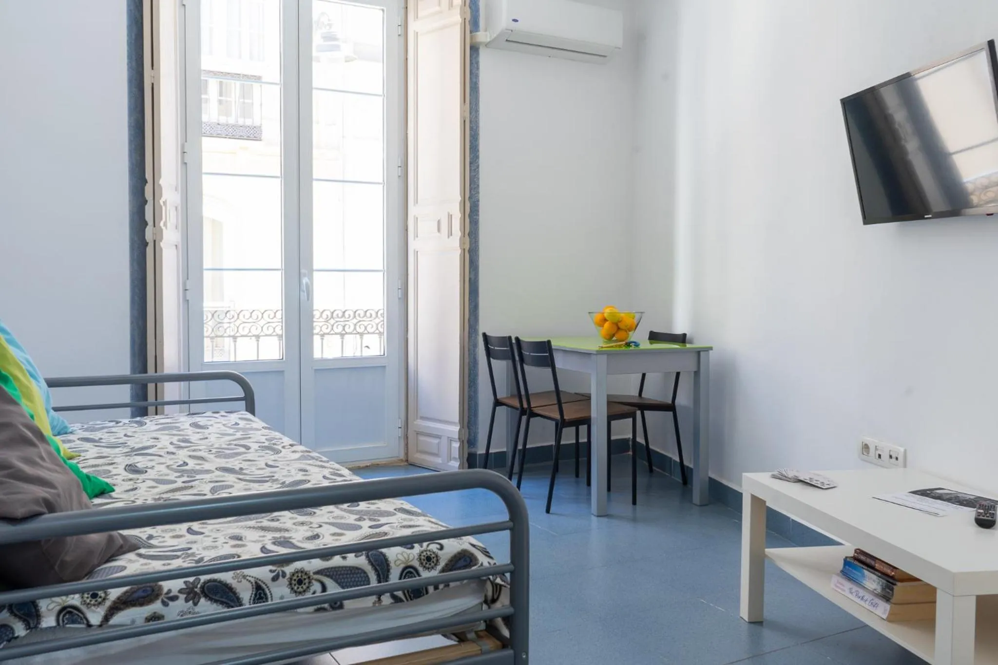 Living room, Bed in Mar y Arte Apartamentos