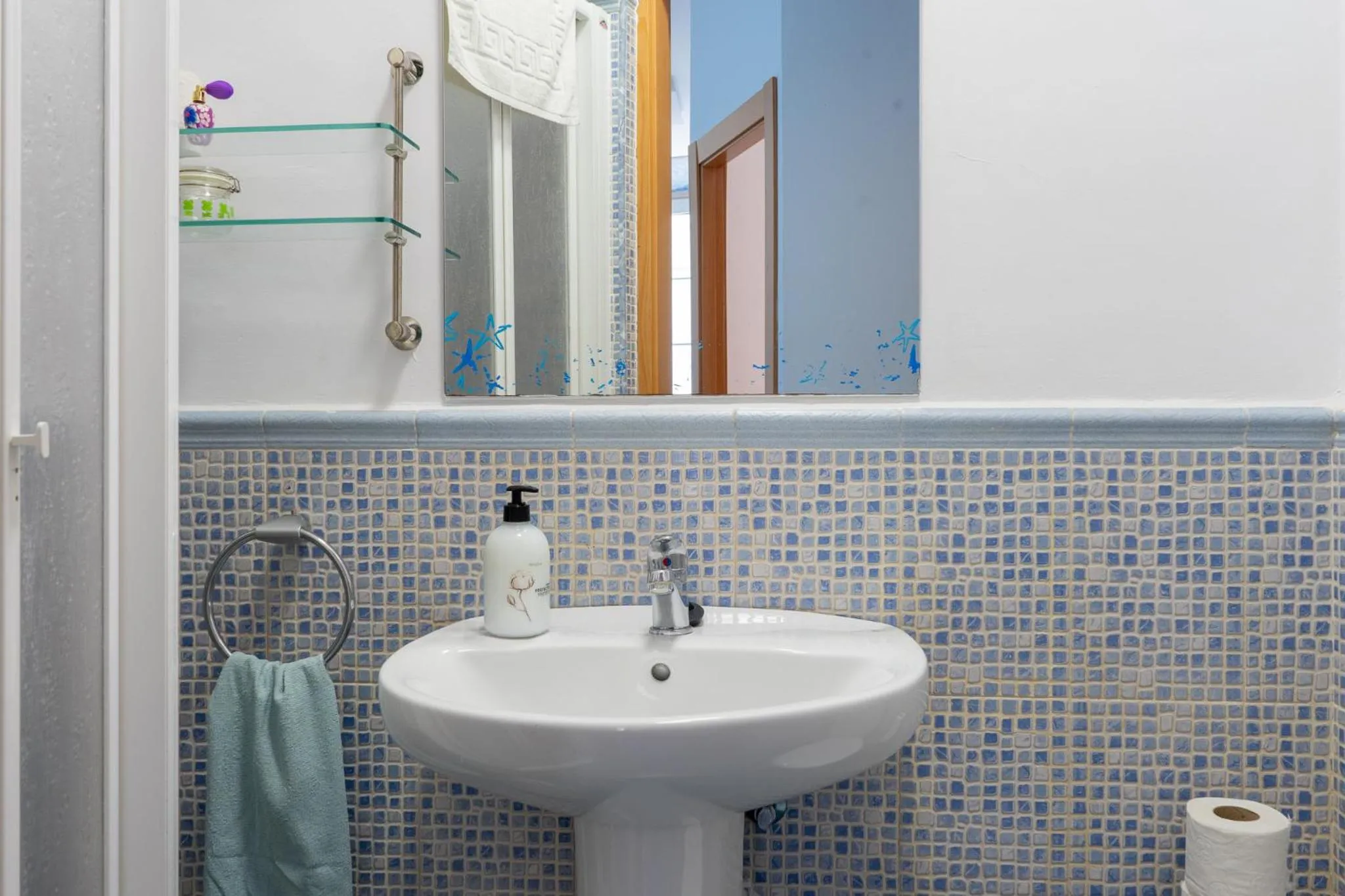 Bathroom in Mar y Arte Apartamentos